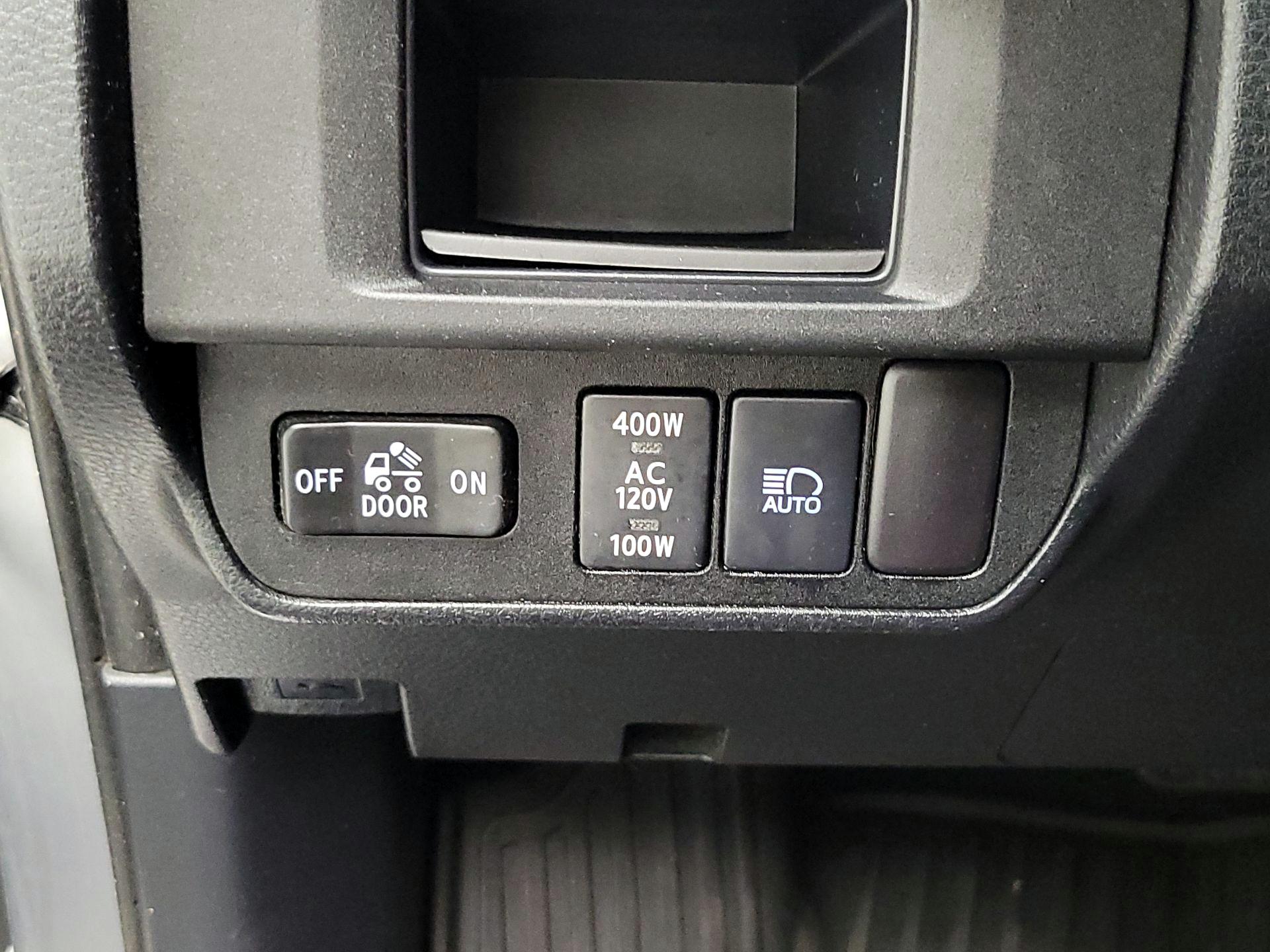 Thumbnail: 2018 Toyota Tacoma - 11