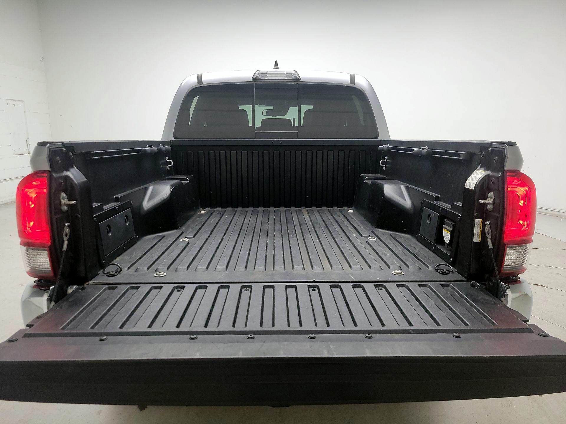 Thumbnail: 2018 Toyota Tacoma - 19