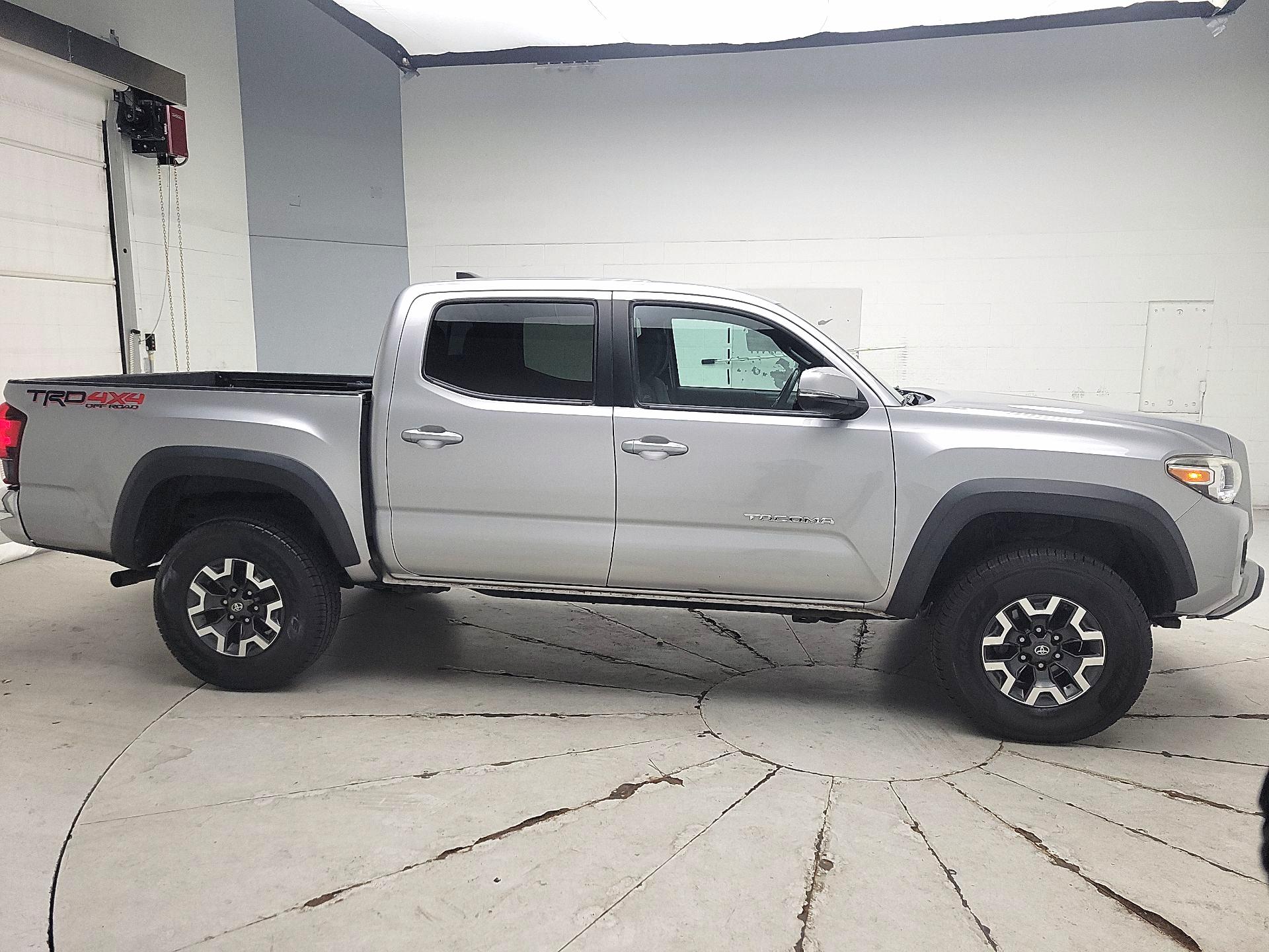 Thumbnail: 2018 Toyota Tacoma - 4