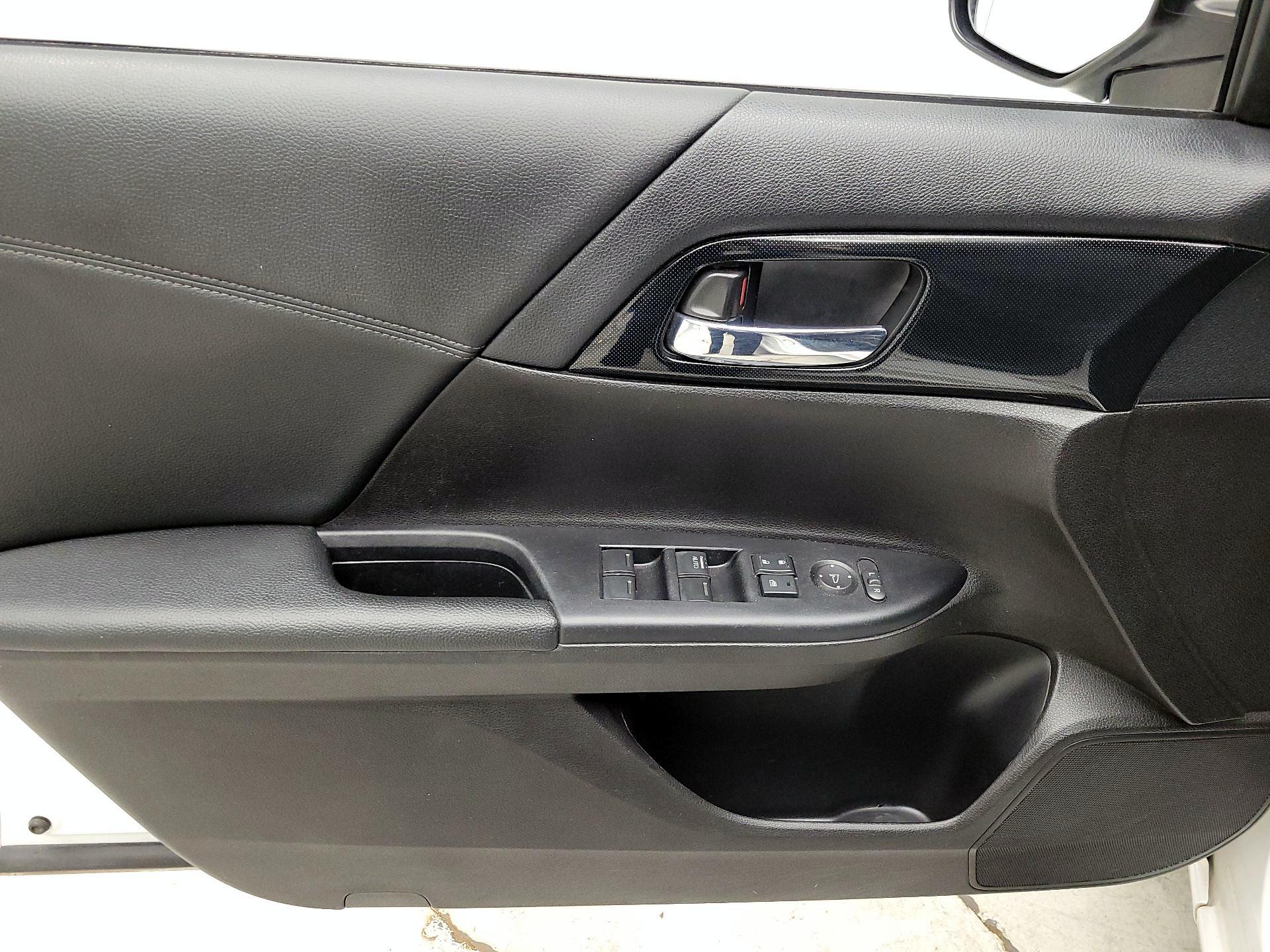 Thumbnail: 2015 Honda Accord - 12