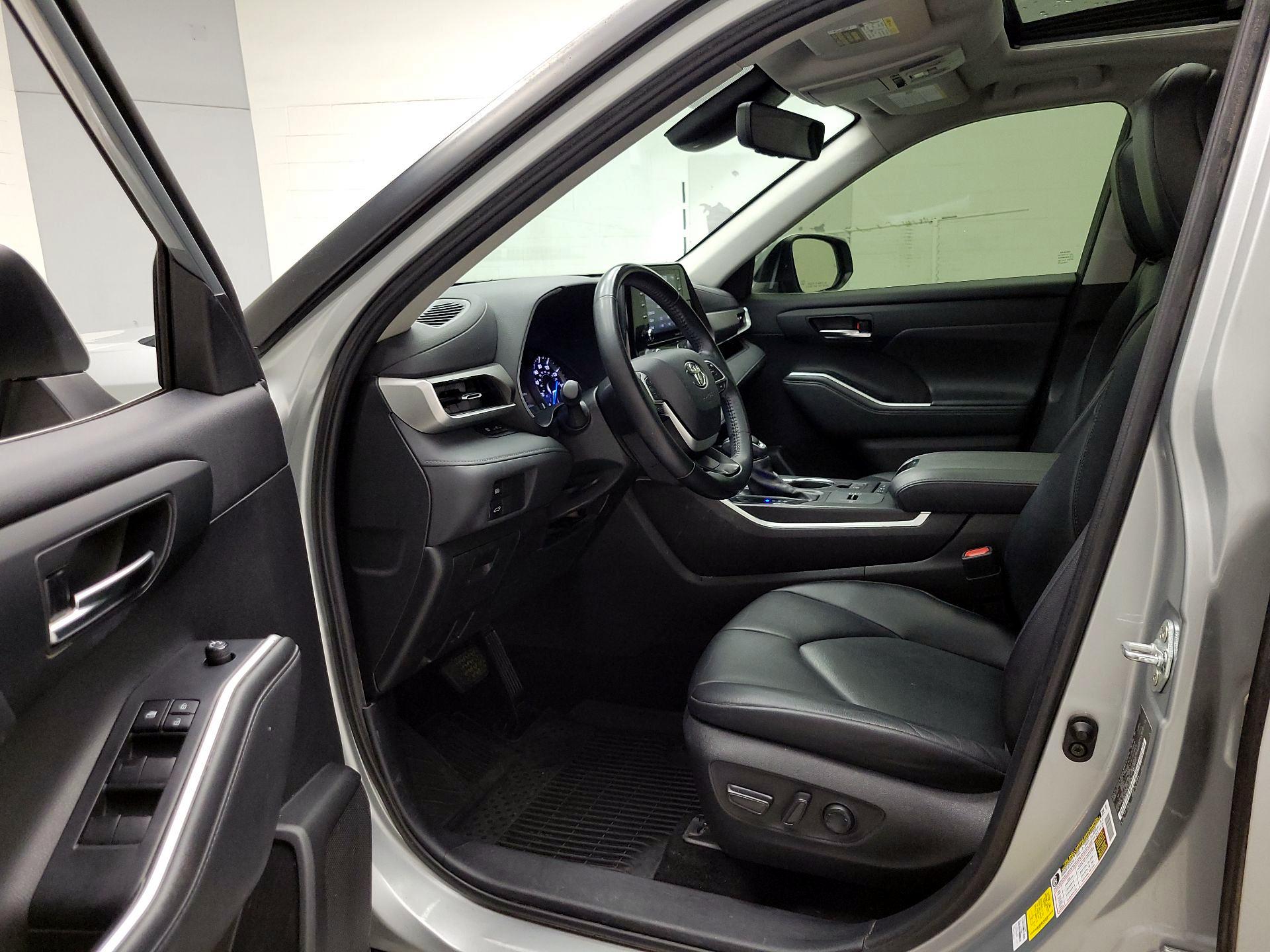 Thumbnail: 2022 Toyota Highlander - 9