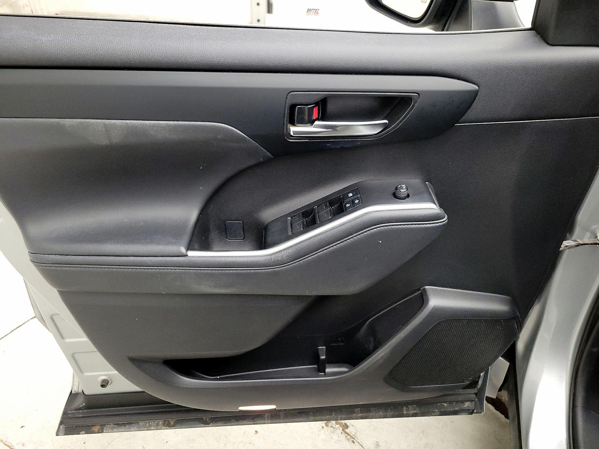 Thumbnail: 2022 Toyota Highlander - 10