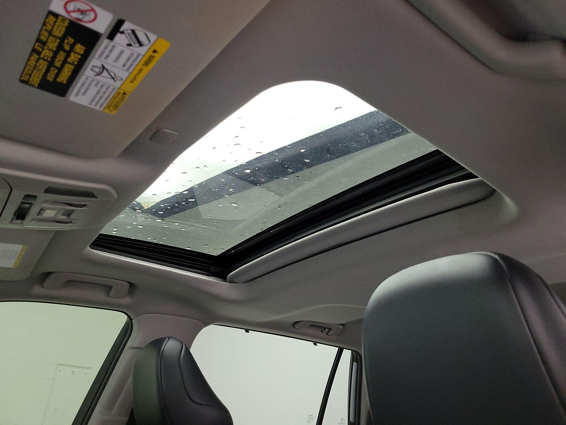 Thumbnail: 2022 Toyota Highlander - 17