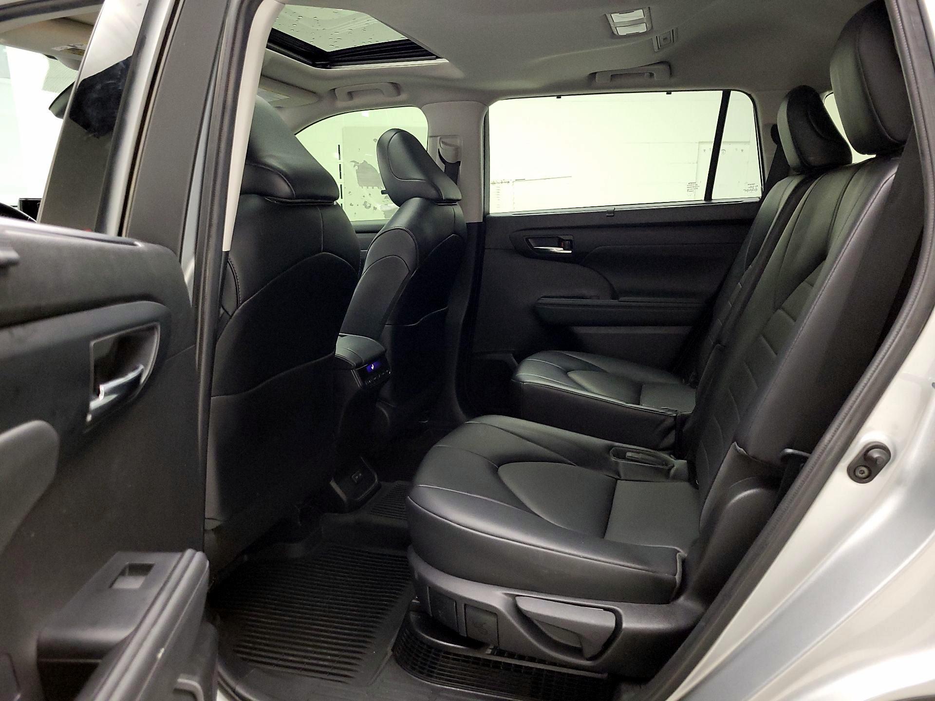 Thumbnail: 2022 Toyota Highlander - 18