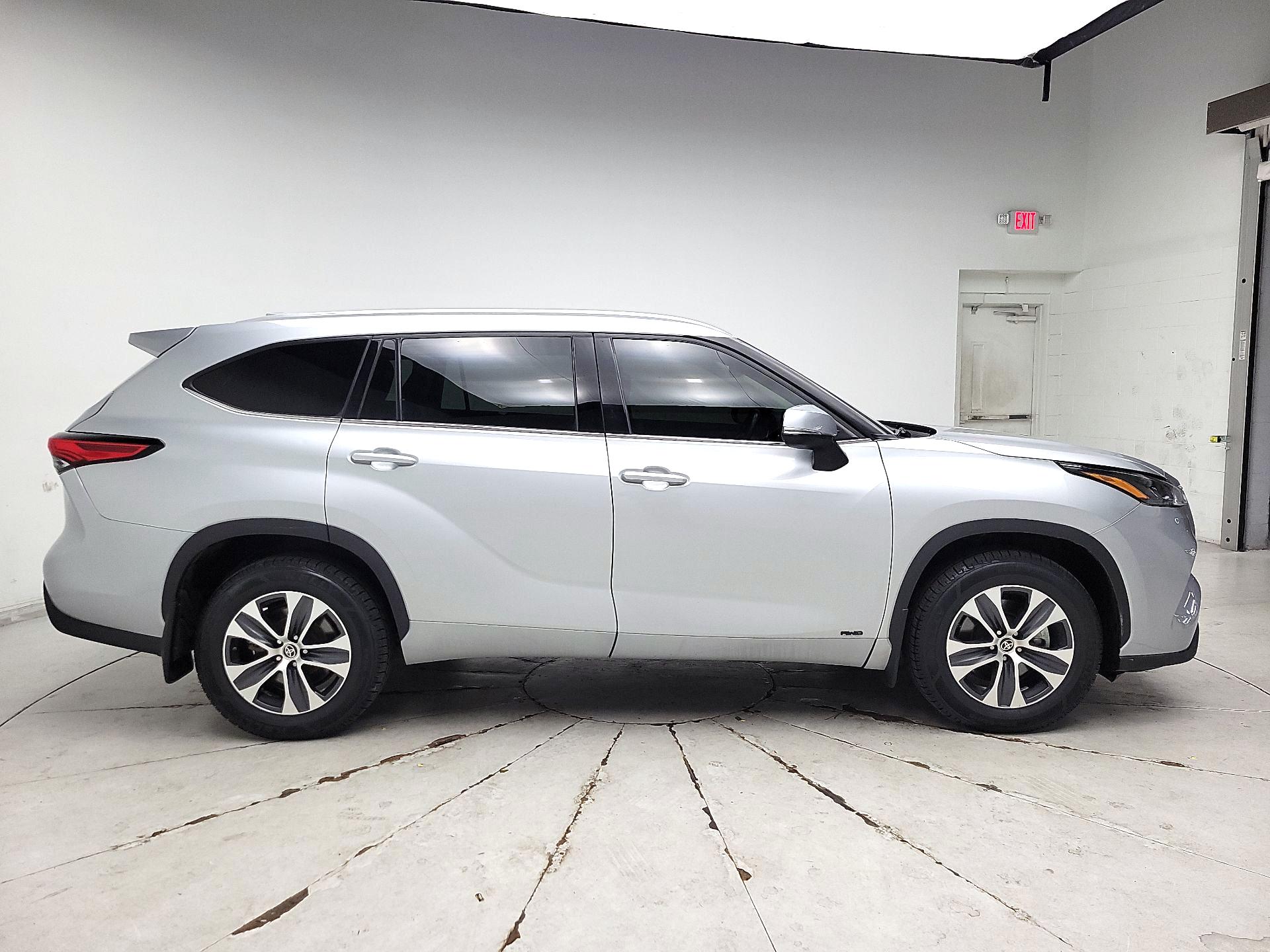 Thumbnail: 2022 Toyota Highlander - 4