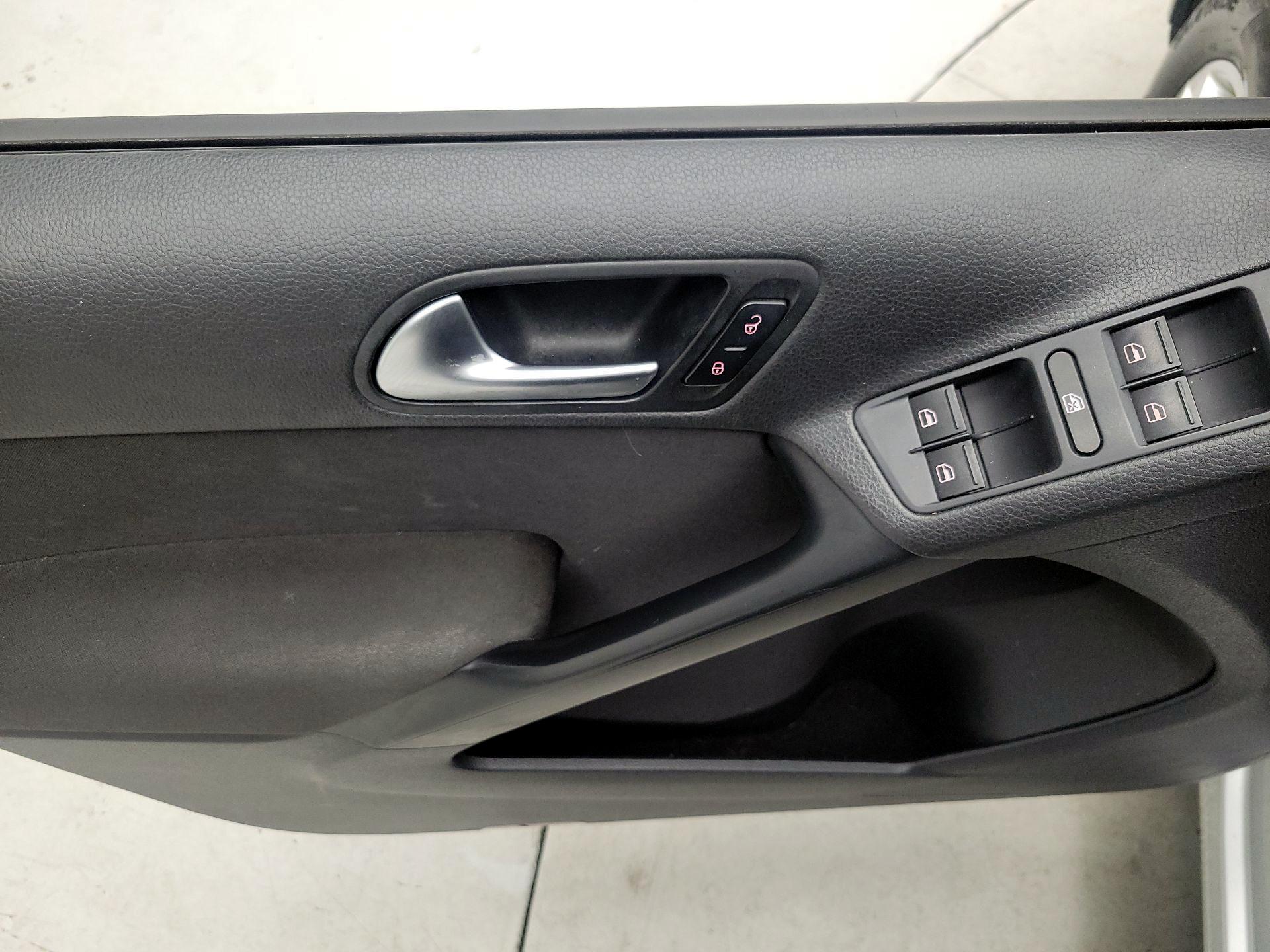 Thumbnail: 2015 Volkswagen Tiguan - 12