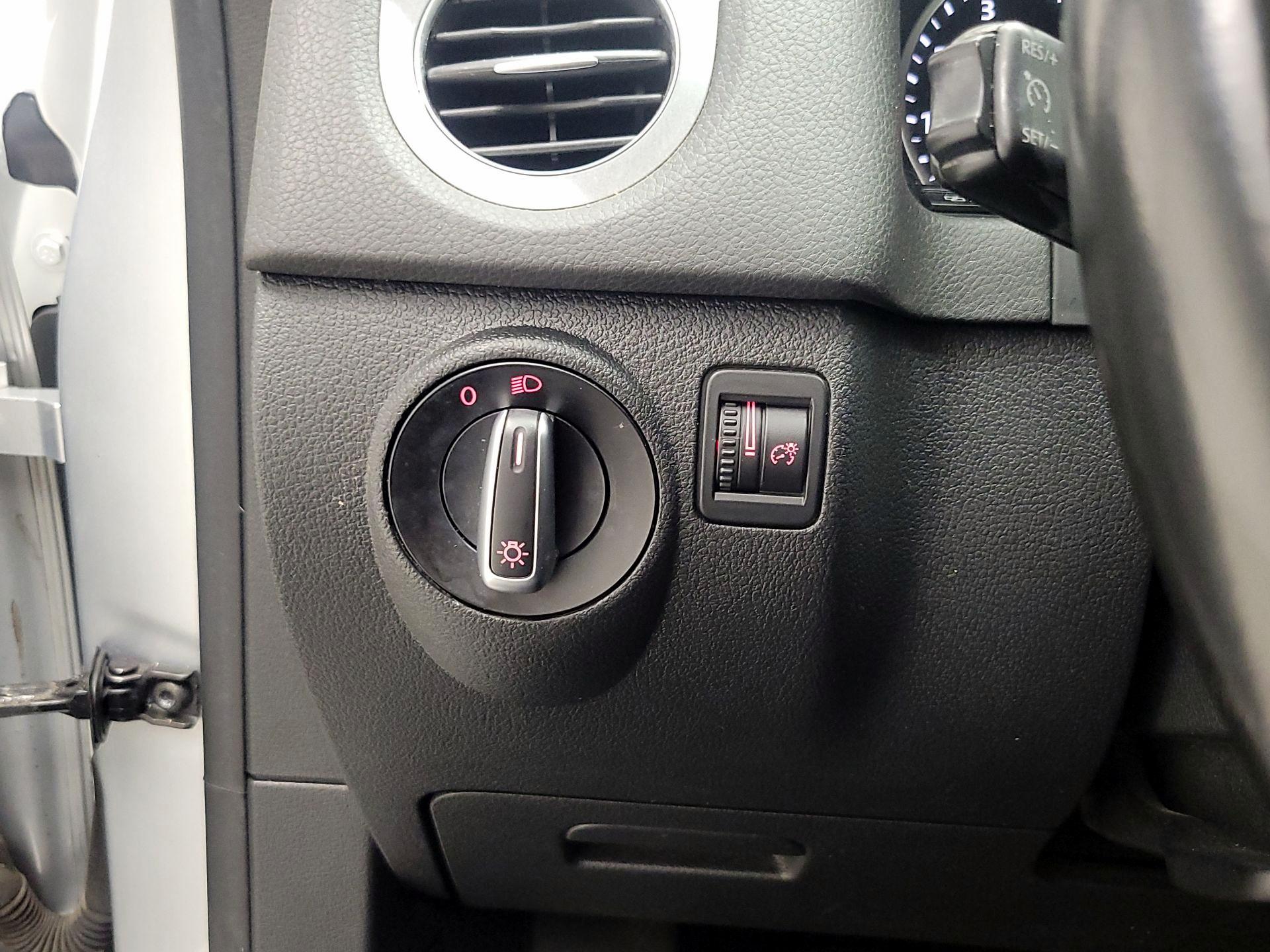 Thumbnail: 2015 Volkswagen Tiguan - 13