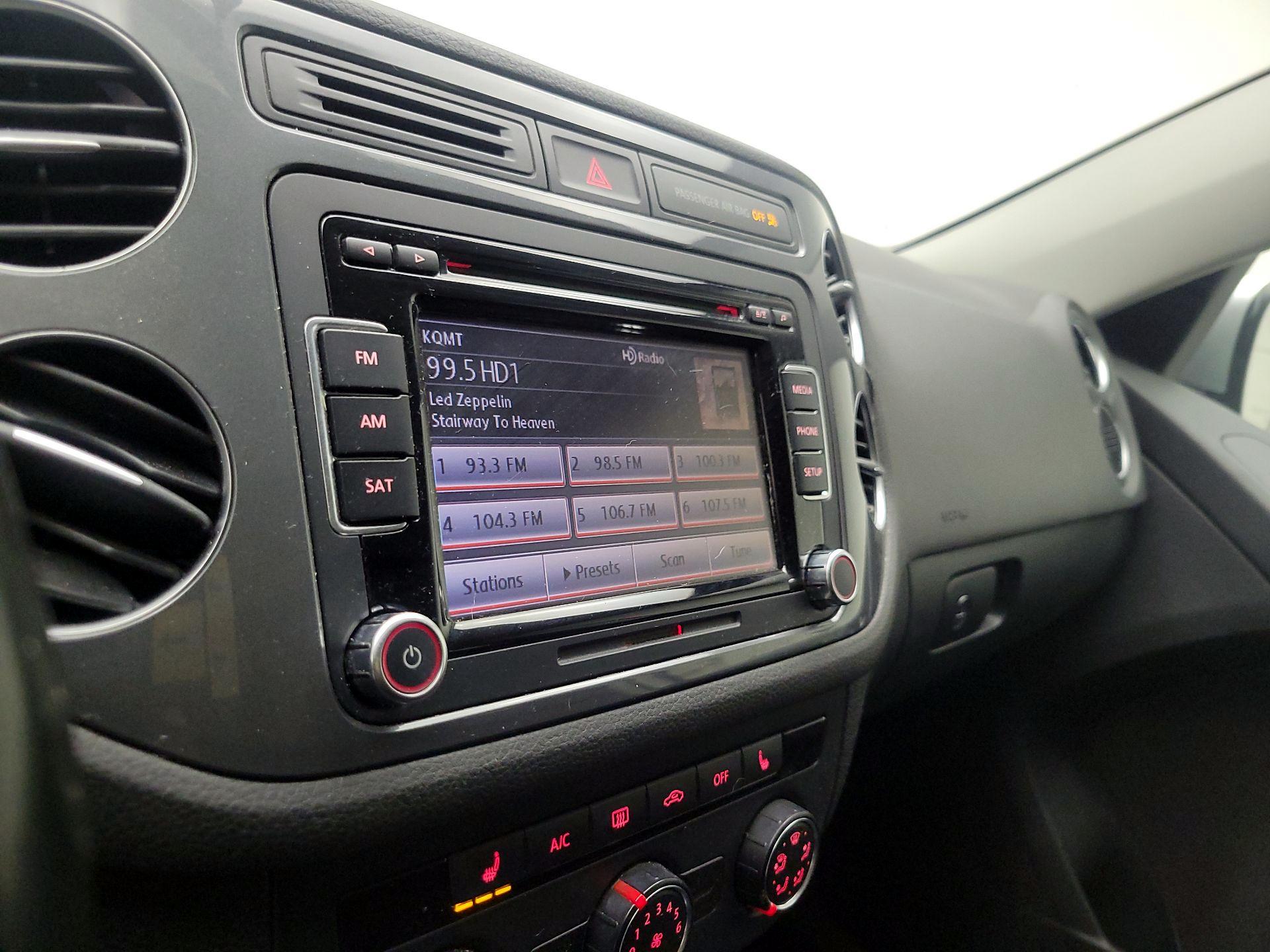 Thumbnail: 2015 Volkswagen Tiguan - 15