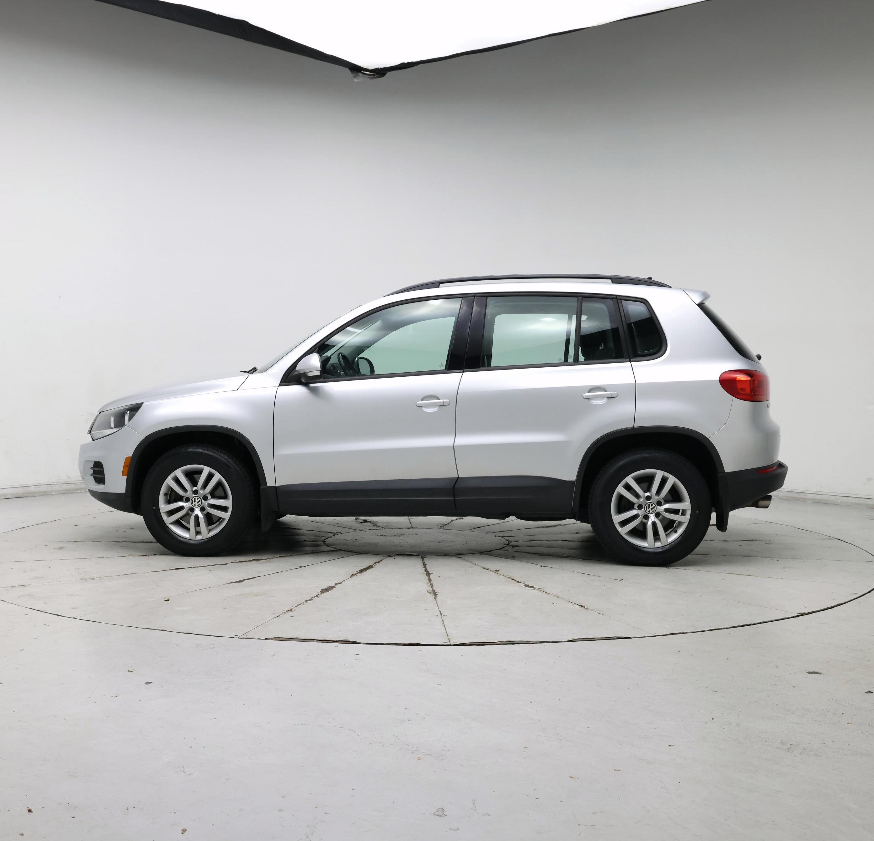 Thumbnail: 2015 Volkswagen Tiguan - 3