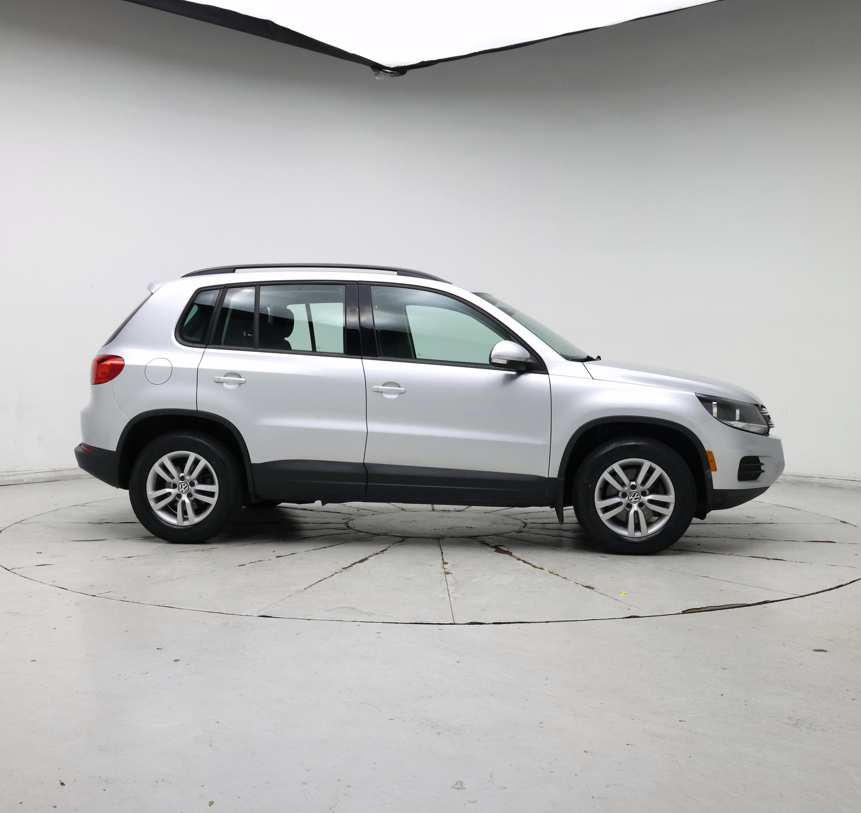 Thumbnail: 2015 Volkswagen Tiguan - 7