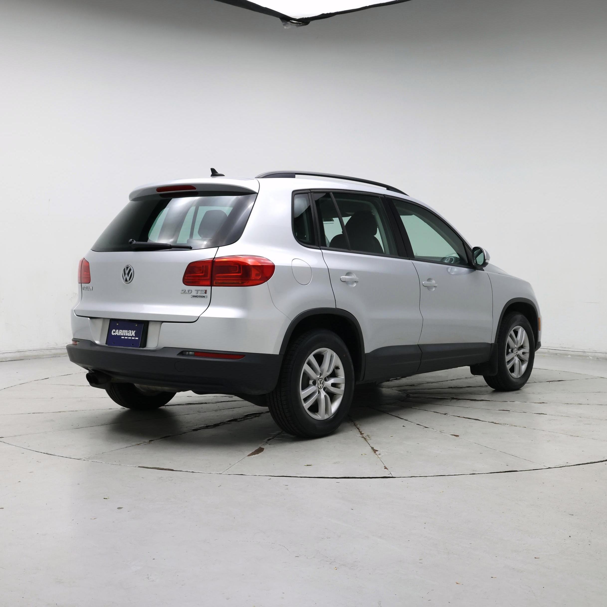 Thumbnail: 2015 Volkswagen Tiguan - 8