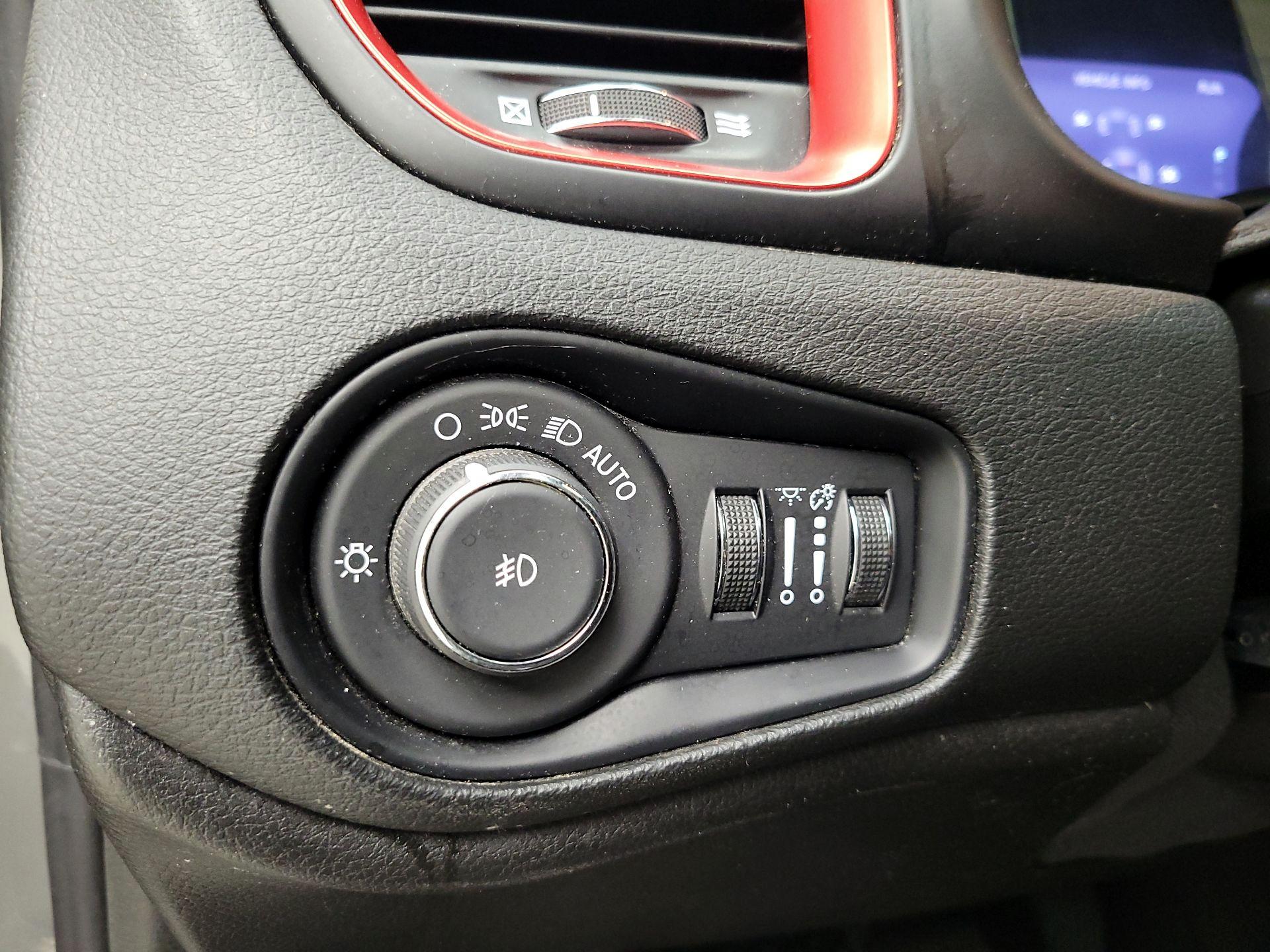 Thumbnail: 2019 Jeep Renegade - 11