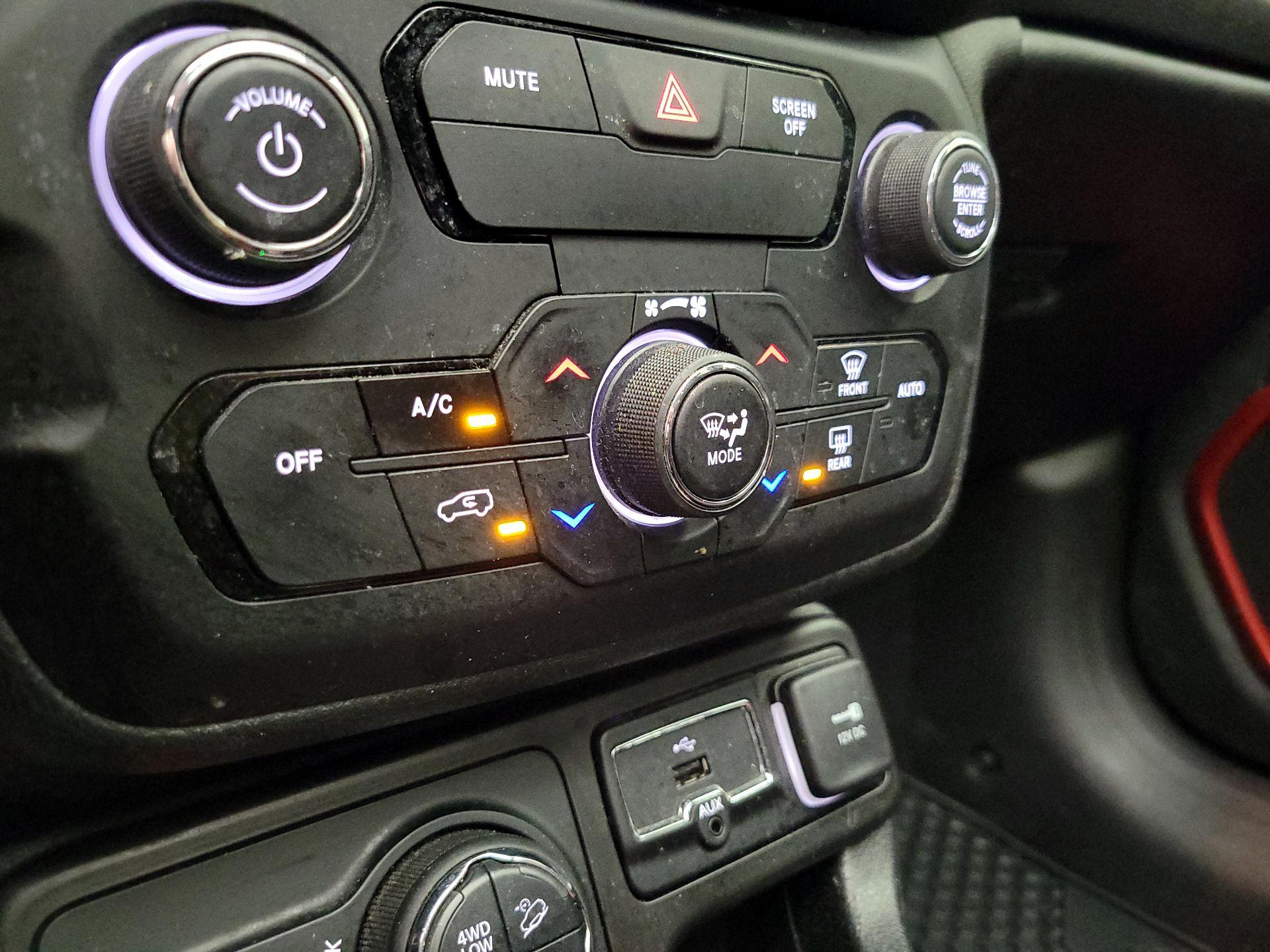 Thumbnail: 2019 Jeep Renegade - 15