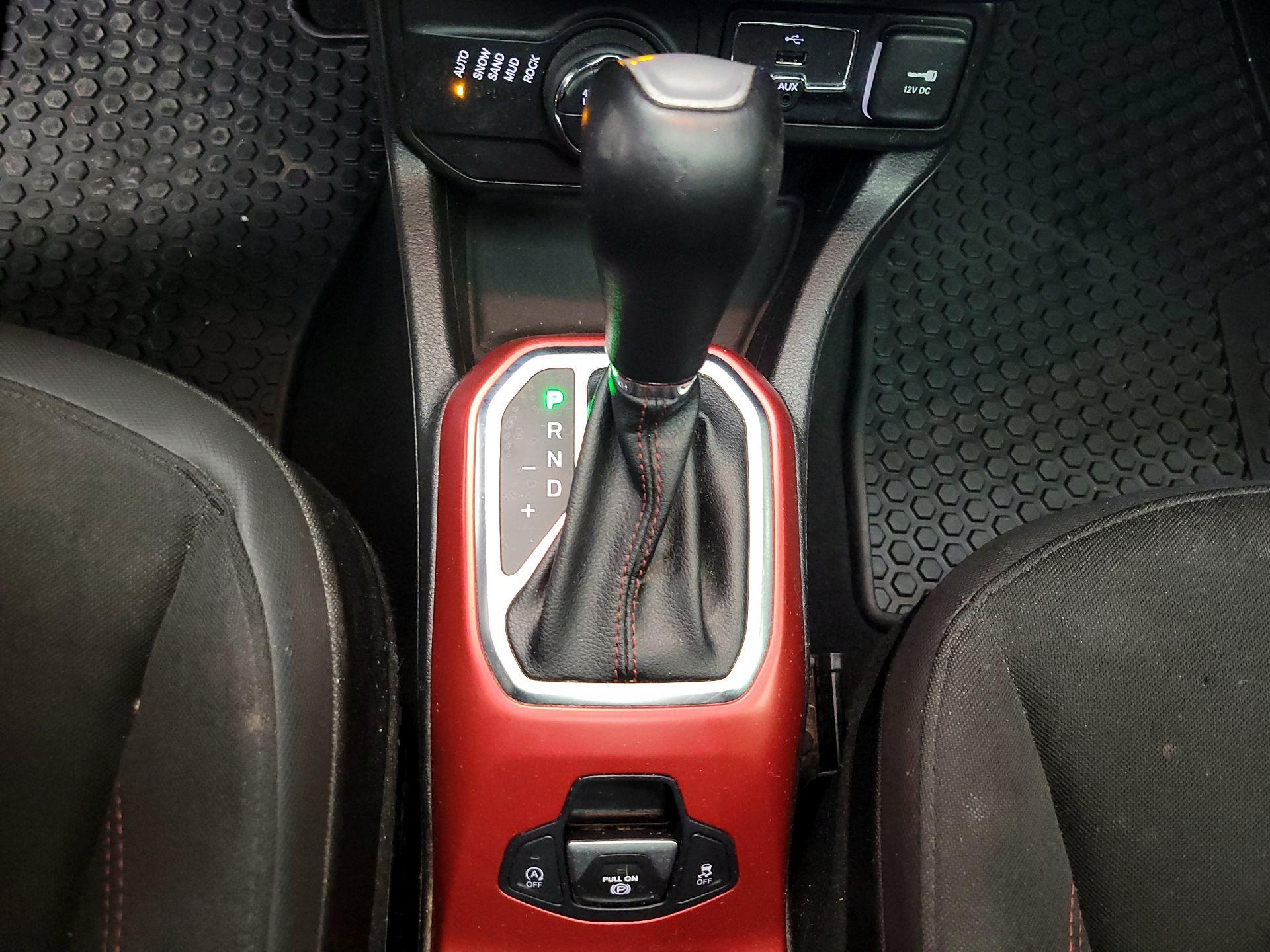 Thumbnail: 2019 Jeep Renegade - 16