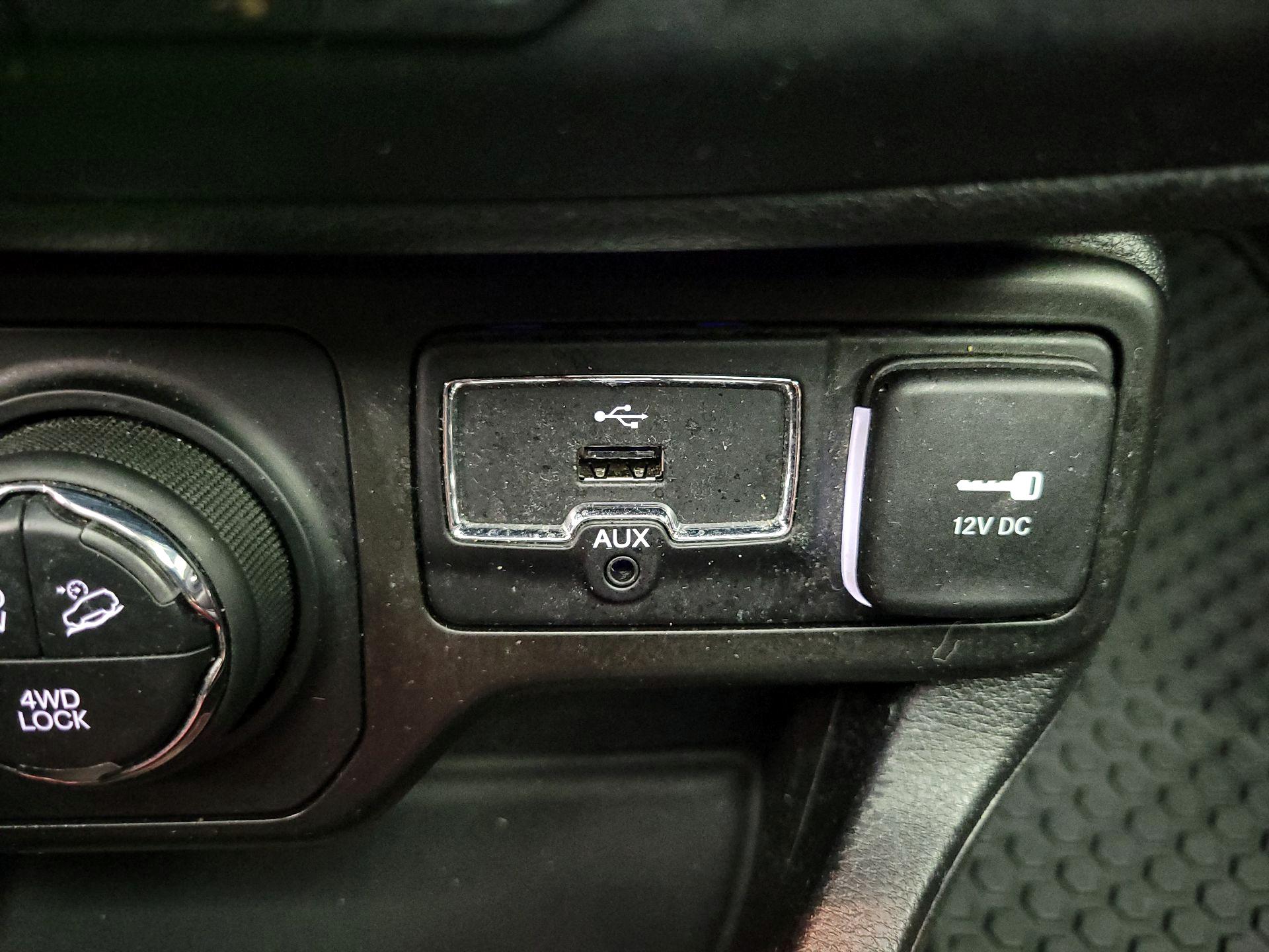 Thumbnail: 2019 Jeep Renegade - 17