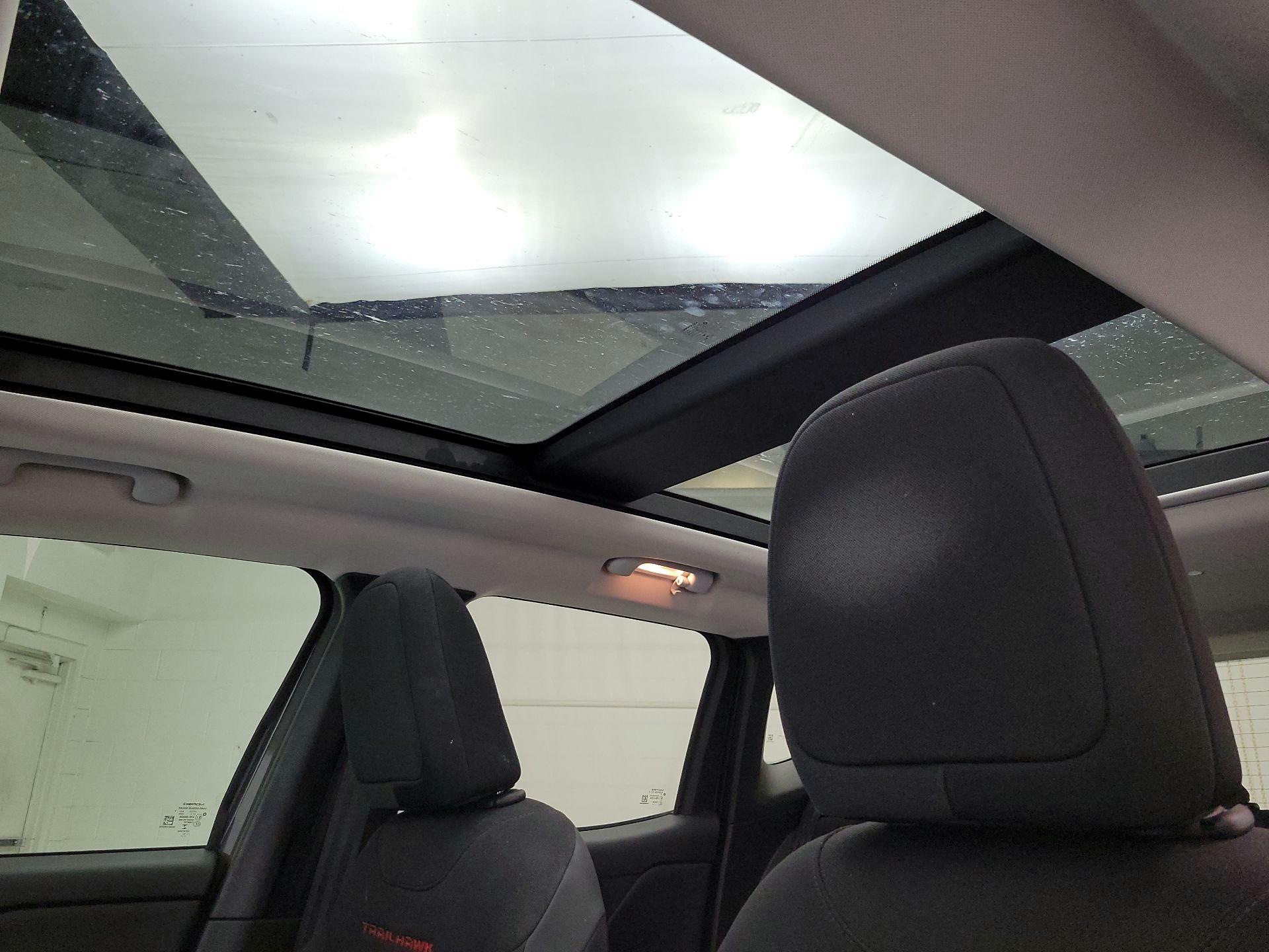 Thumbnail: 2019 Jeep Renegade - 18