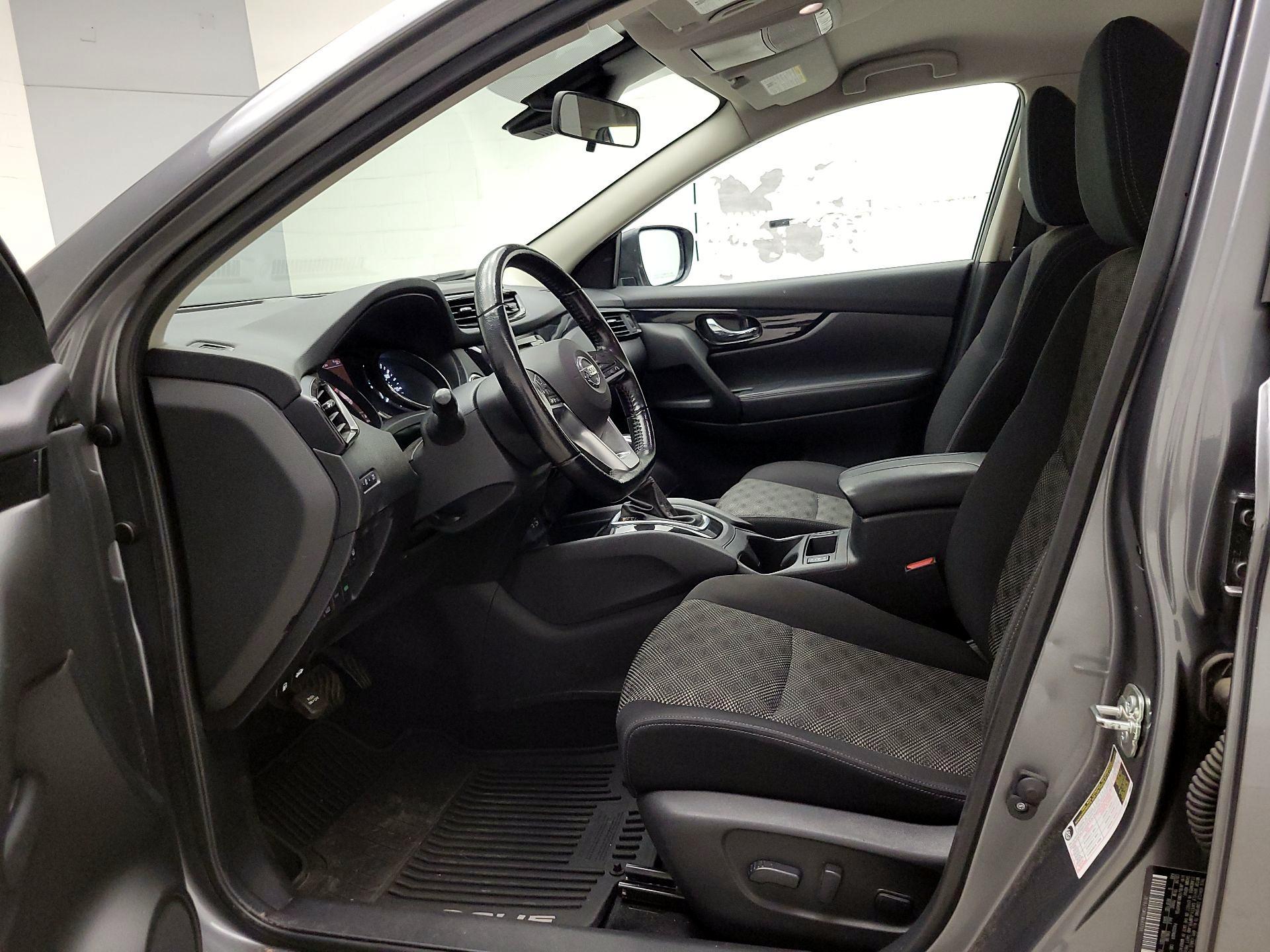 Thumbnail: 2020 Nissan Rogue Sport - 9