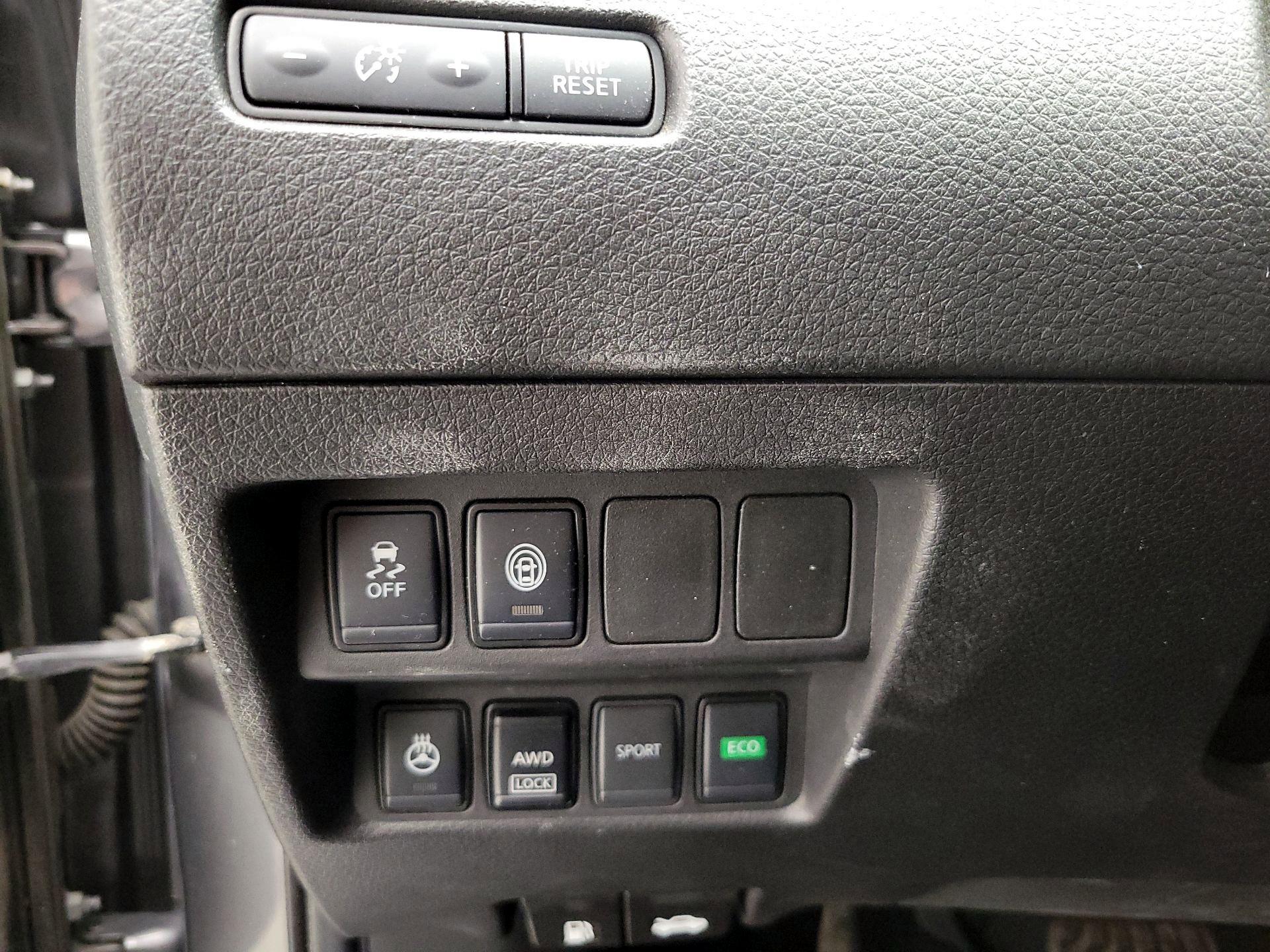 Thumbnail: 2020 Nissan Rogue Sport - 11