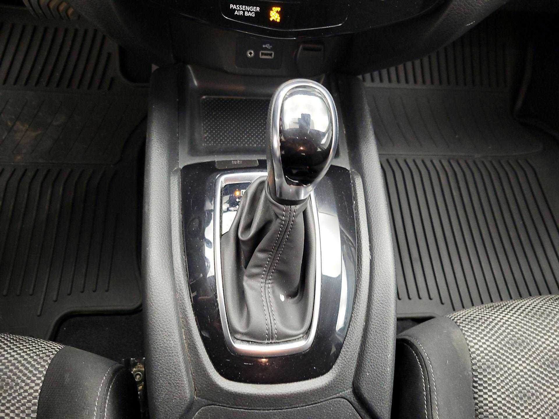 Thumbnail: 2020 Nissan Rogue Sport - 15