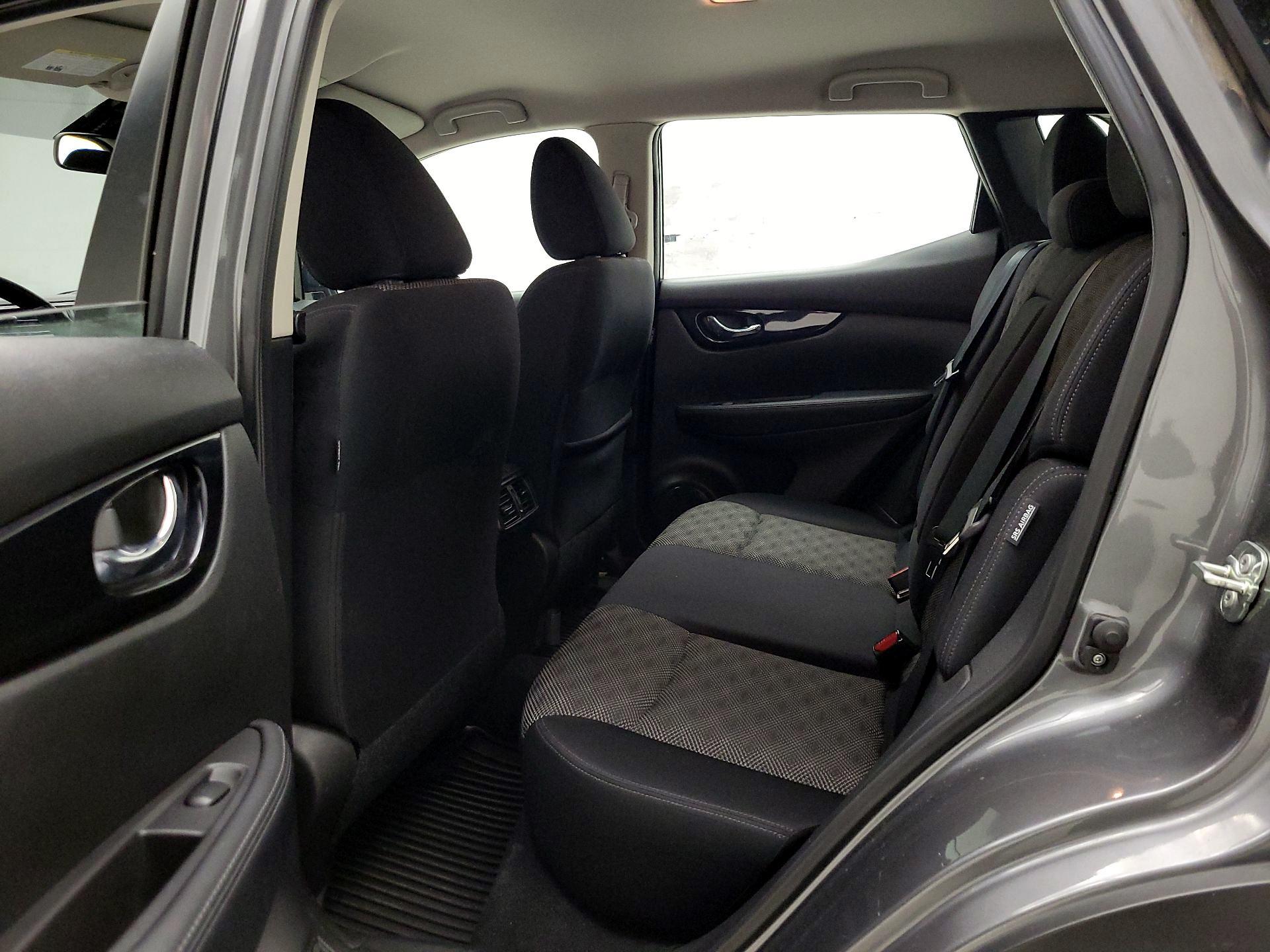 Thumbnail: 2020 Nissan Rogue Sport - 17