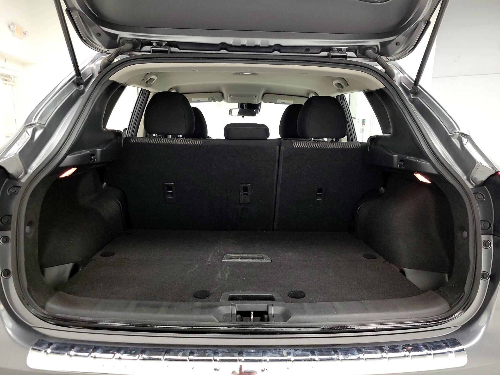 Thumbnail: 2020 Nissan Rogue Sport - 18