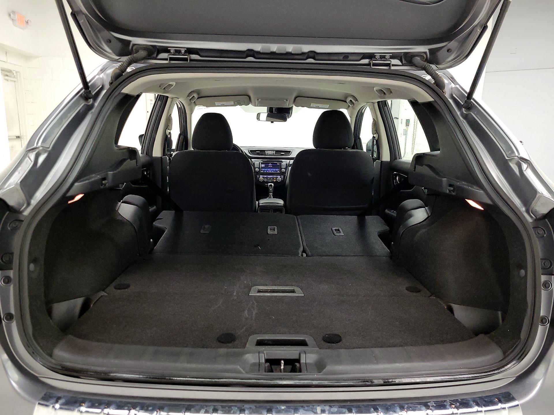 Thumbnail: 2020 Nissan Rogue Sport - 19