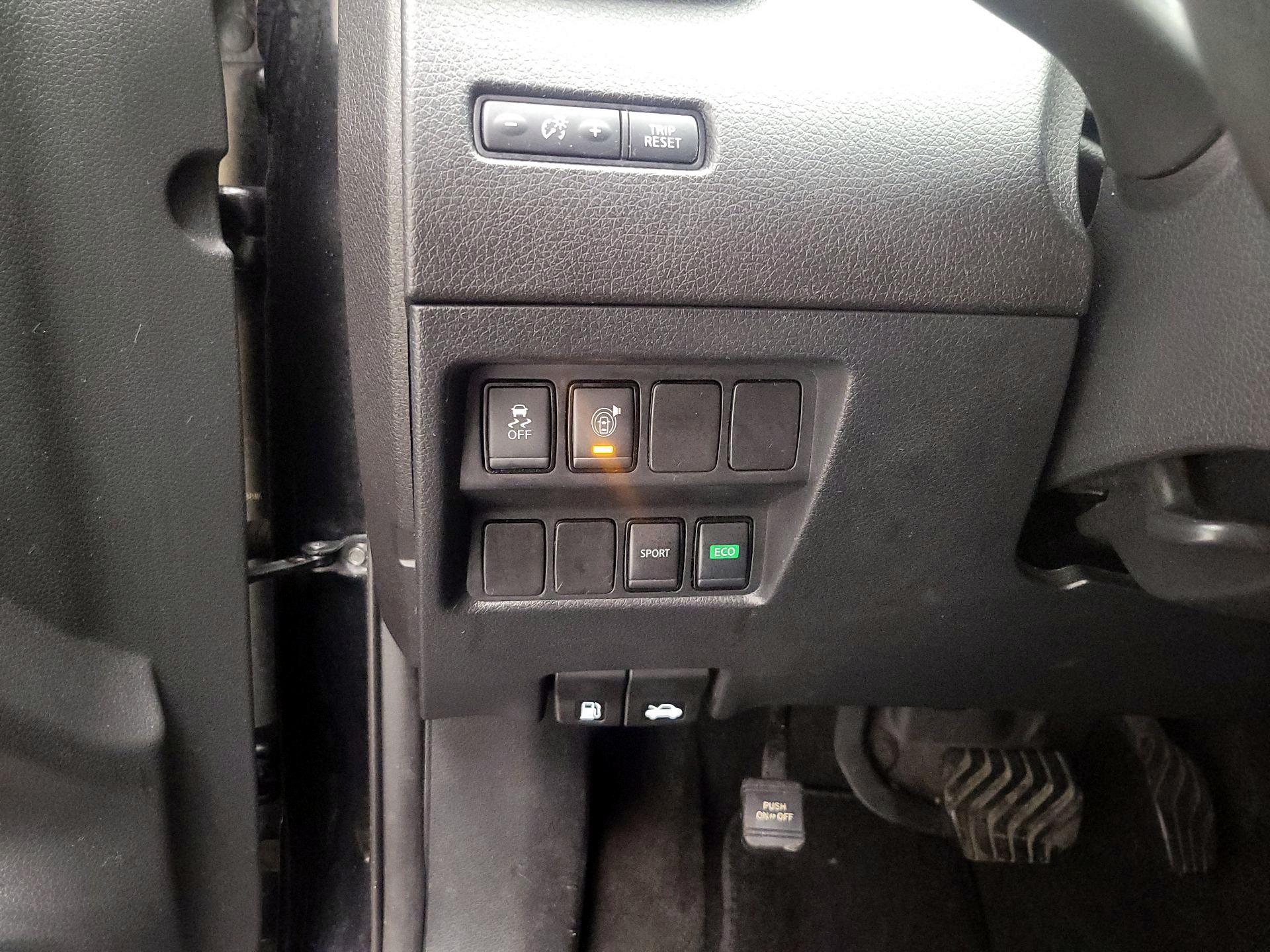 Thumbnail: 2017 Nissan Rogue - 11