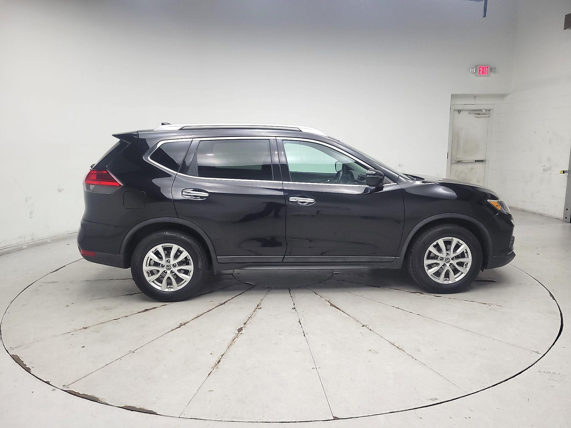 Thumbnail: 2017 Nissan Rogue - 4