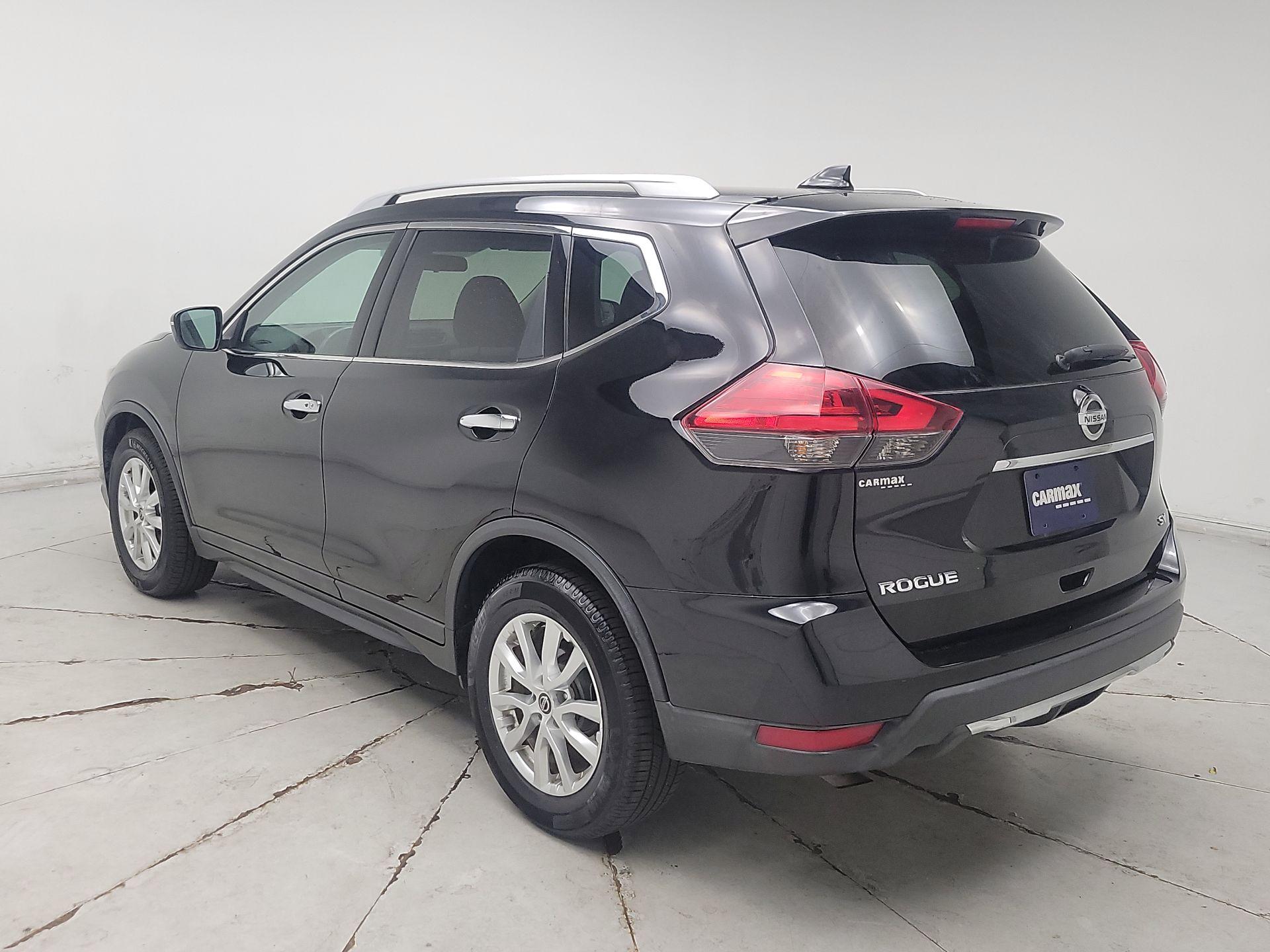 Thumbnail: 2017 Nissan Rogue - 7