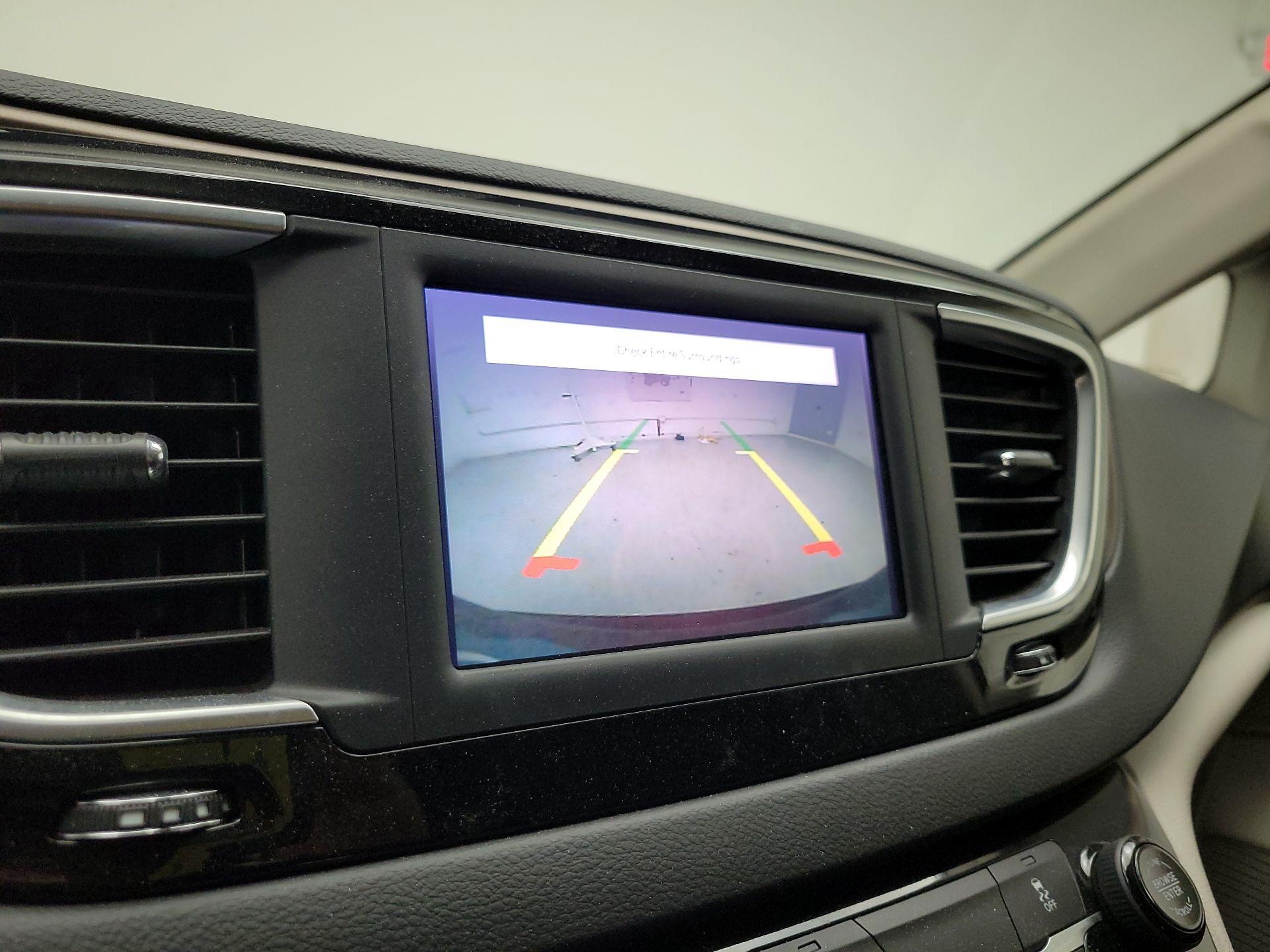 Thumbnail: 2022 Chrysler Voyager - 12