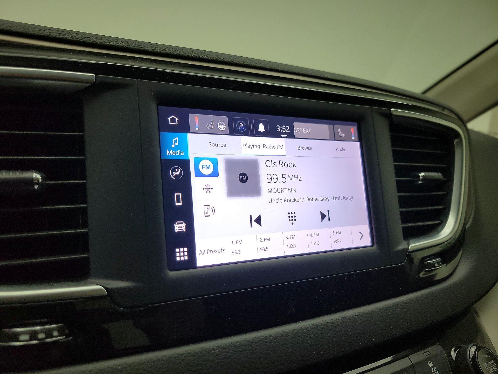 Thumbnail: 2022 Chrysler Voyager - 13