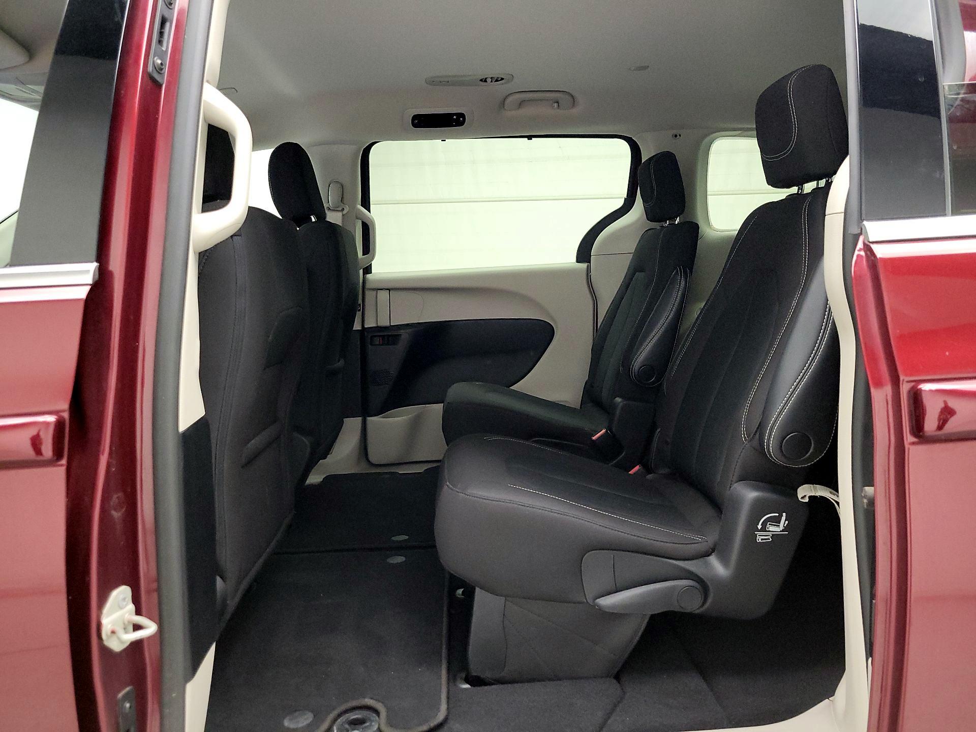 Thumbnail: 2022 Chrysler Voyager - 17