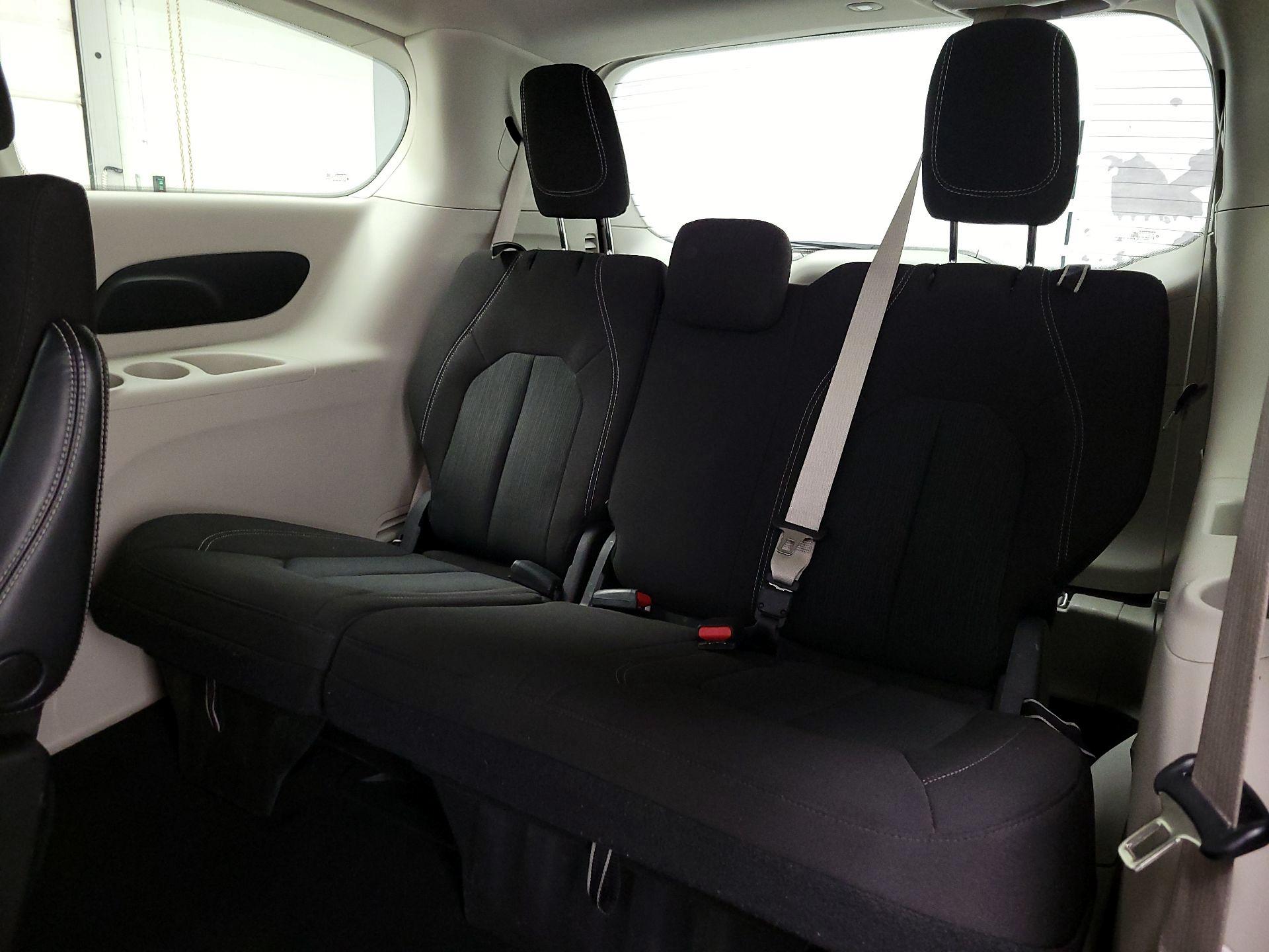 Thumbnail: 2022 Chrysler Voyager - 18