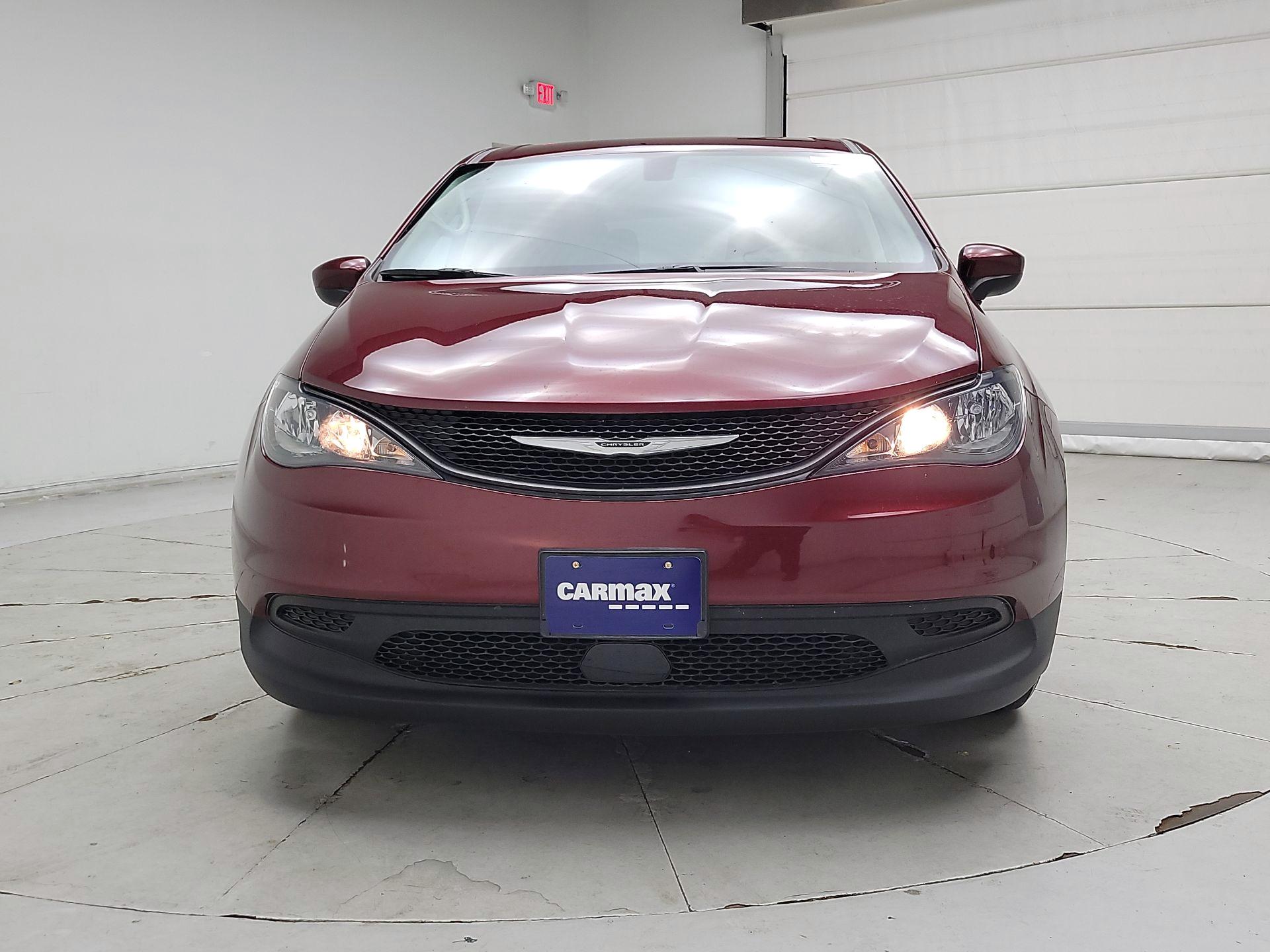 Thumbnail: 2022 Chrysler Voyager - 2