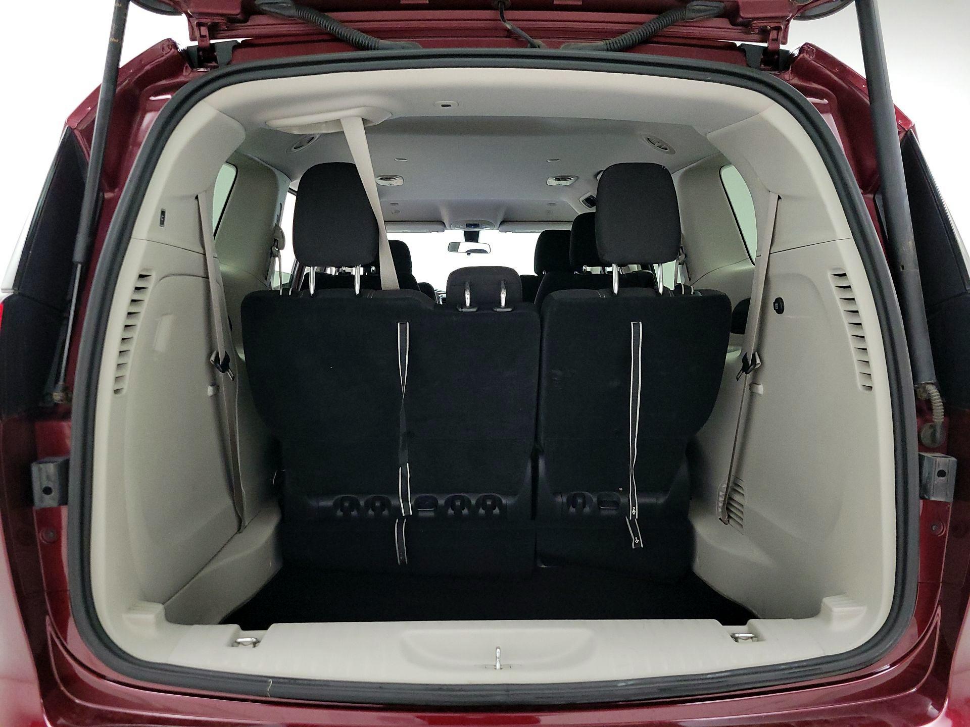 Thumbnail: 2022 Chrysler Voyager - 19