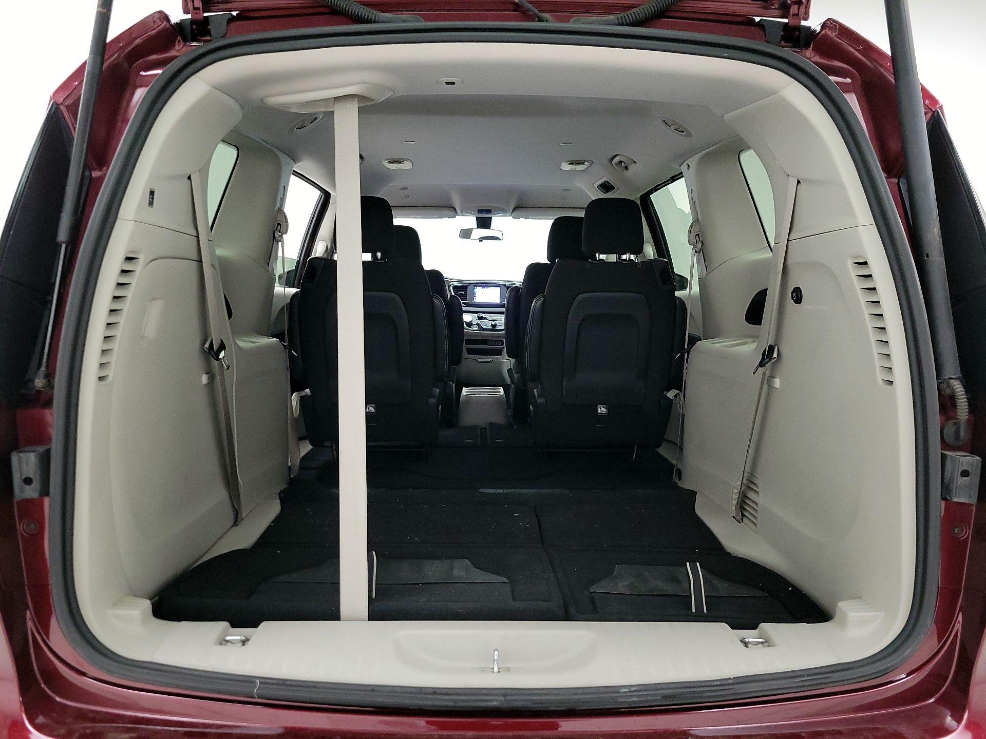 Thumbnail: 2022 Chrysler Voyager - 20