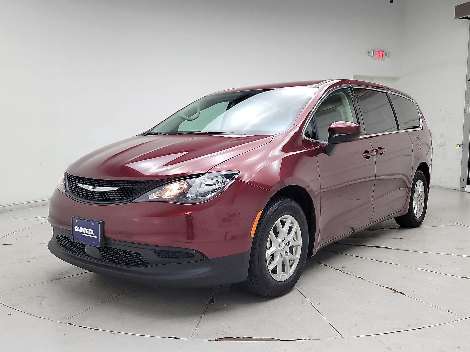 Thumbnail: 2022 Chrysler Voyager - 3