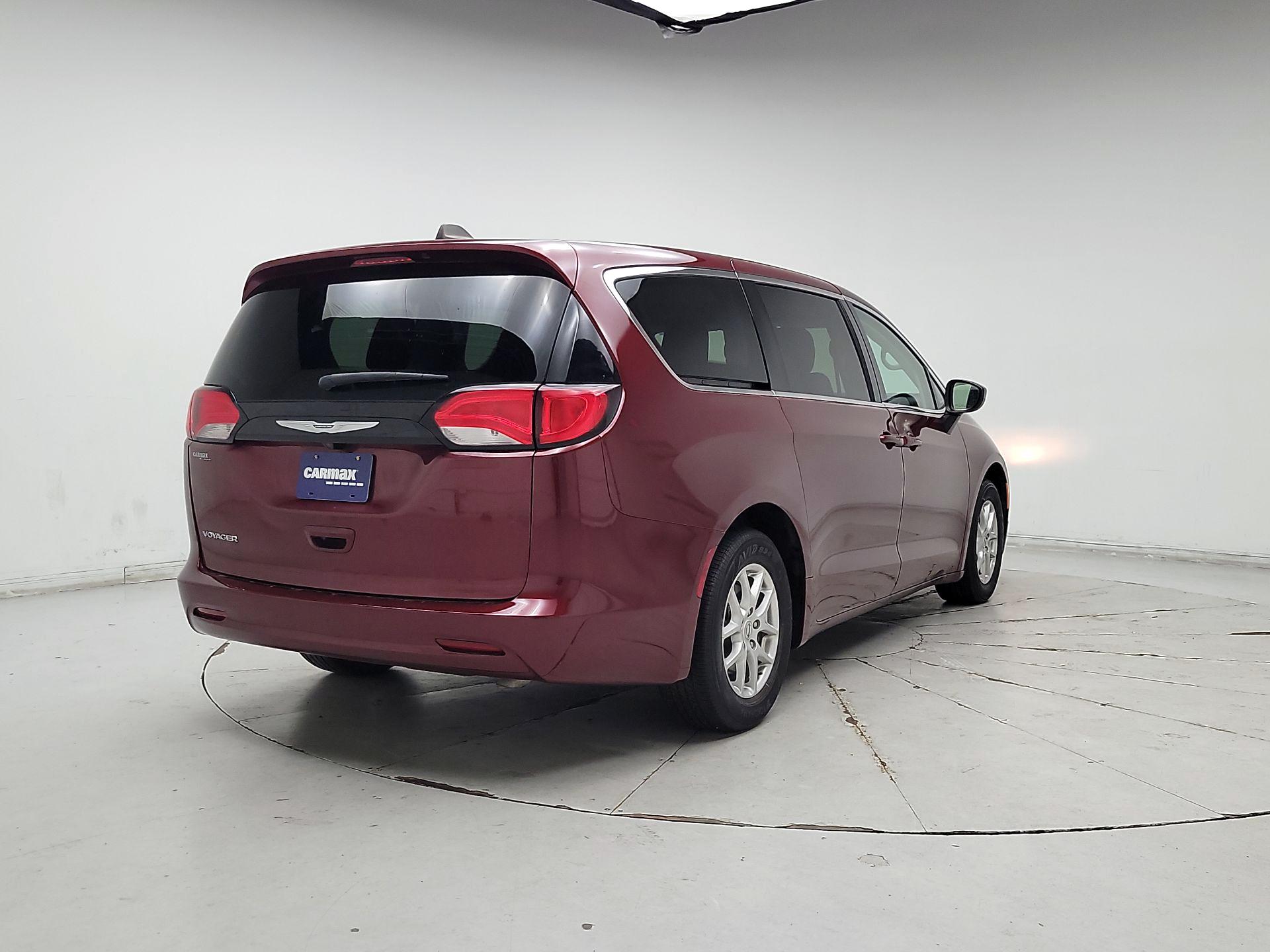 Thumbnail: 2022 Chrysler Voyager - 5