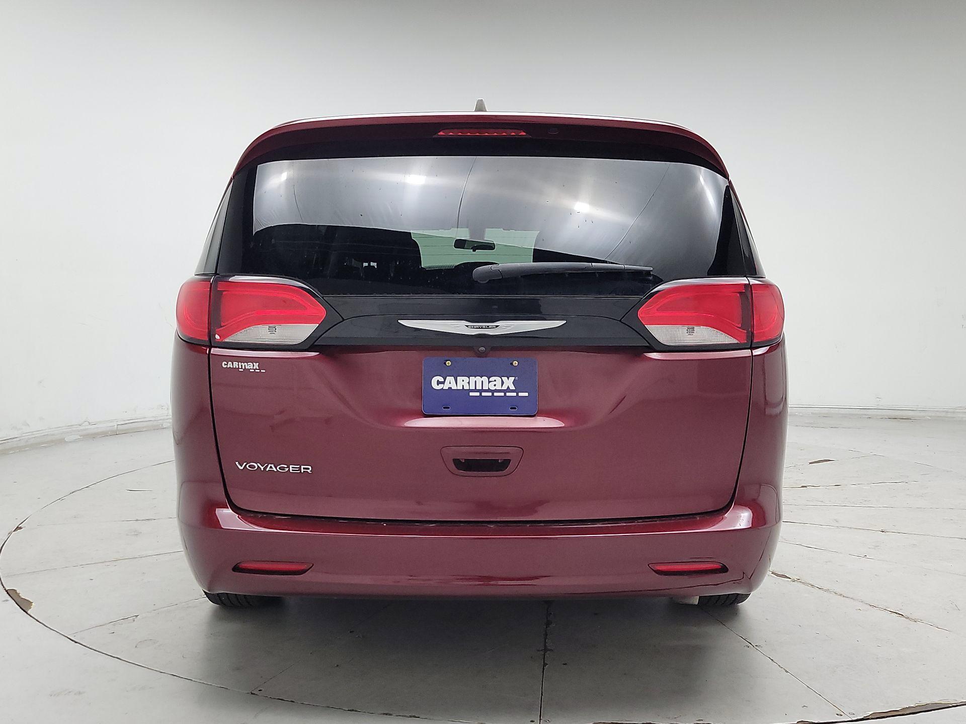 Thumbnail: 2022 Chrysler Voyager - 6