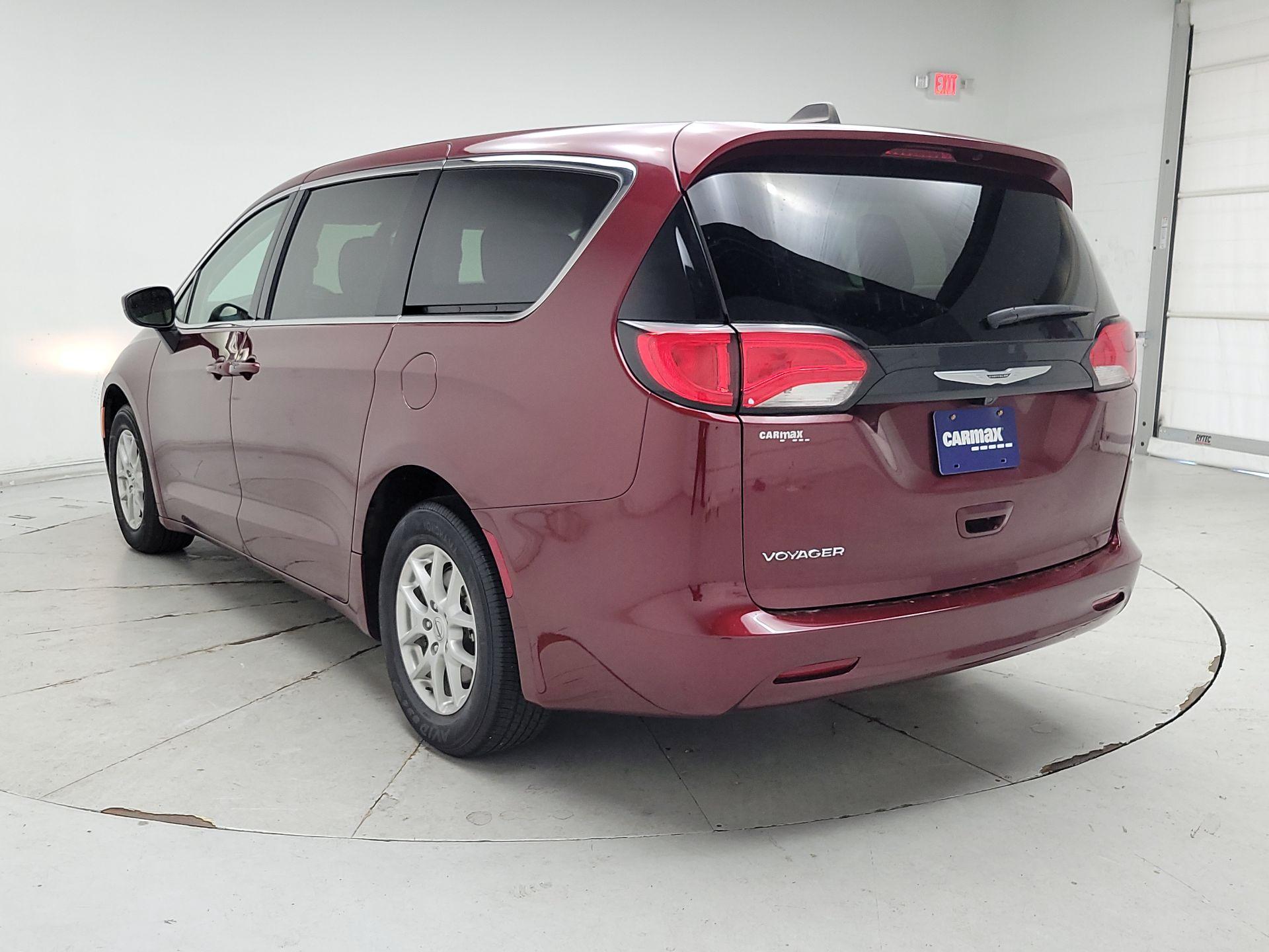 Thumbnail: 2022 Chrysler Voyager - 7