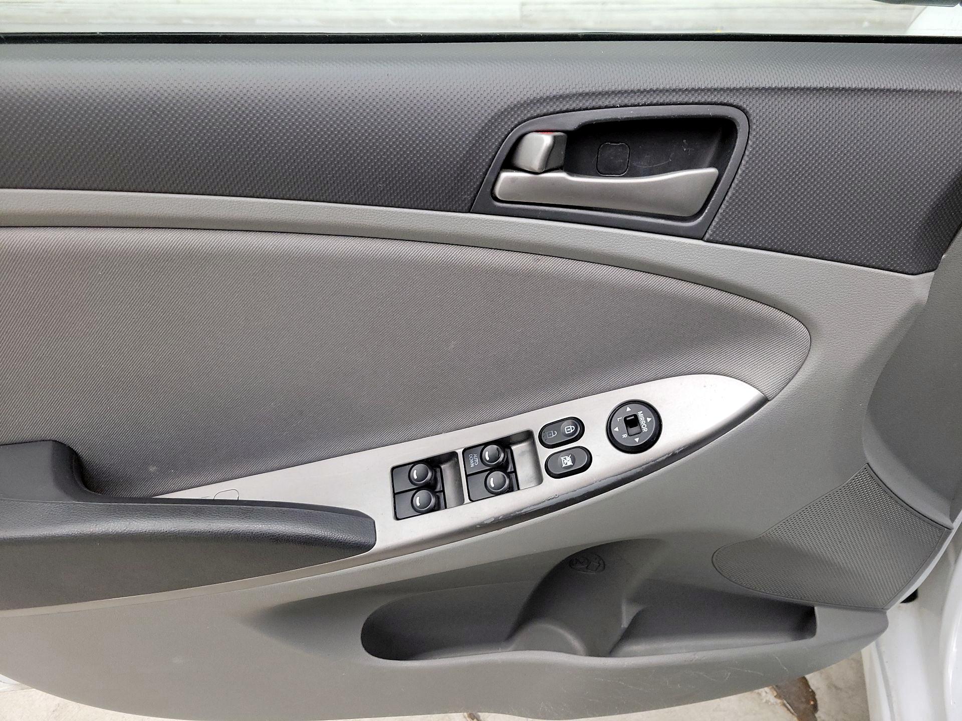 Thumbnail: 2017 Hyundai Accent - 12