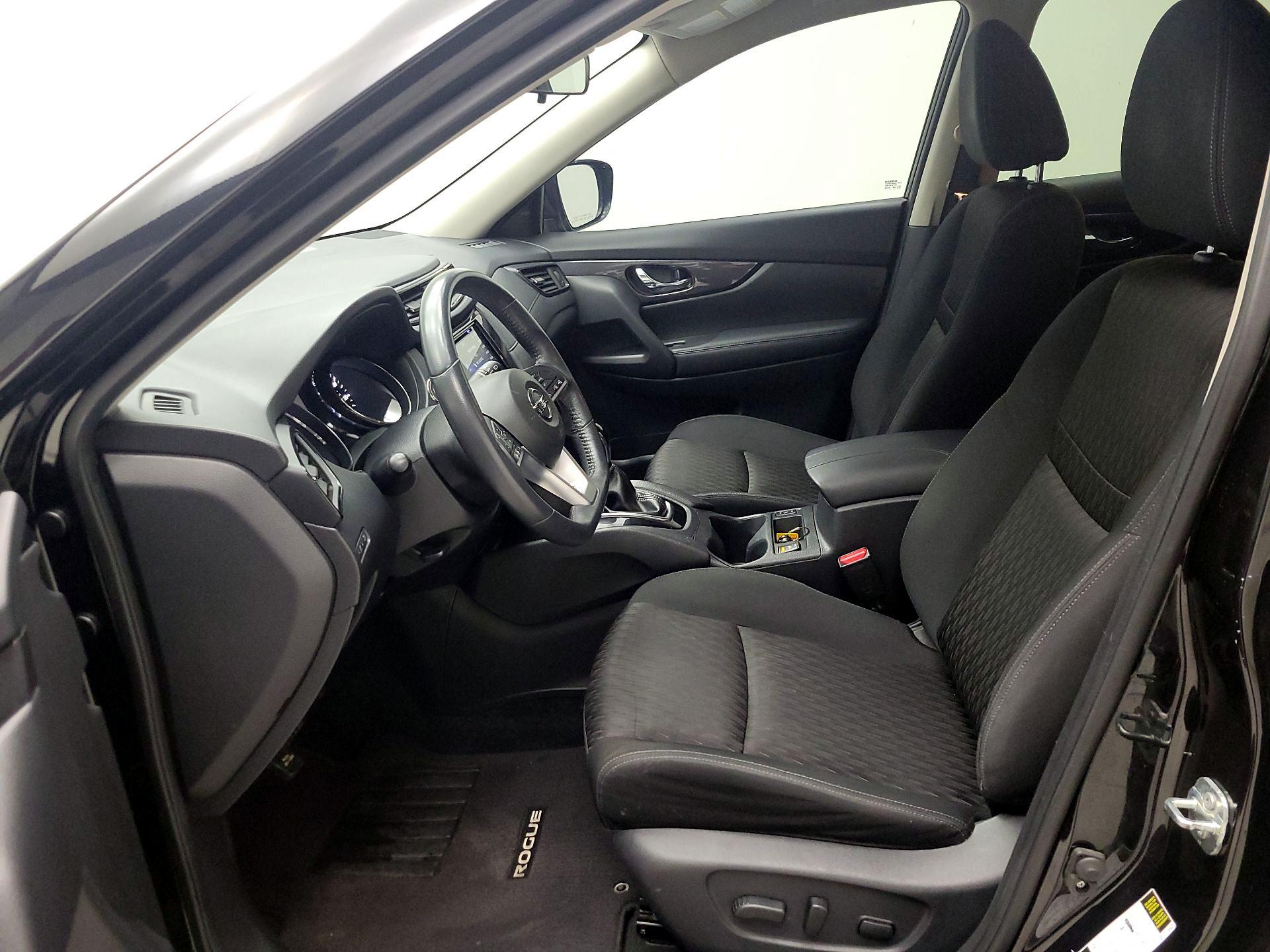 Thumbnail: 2017 Nissan Rogue - 9