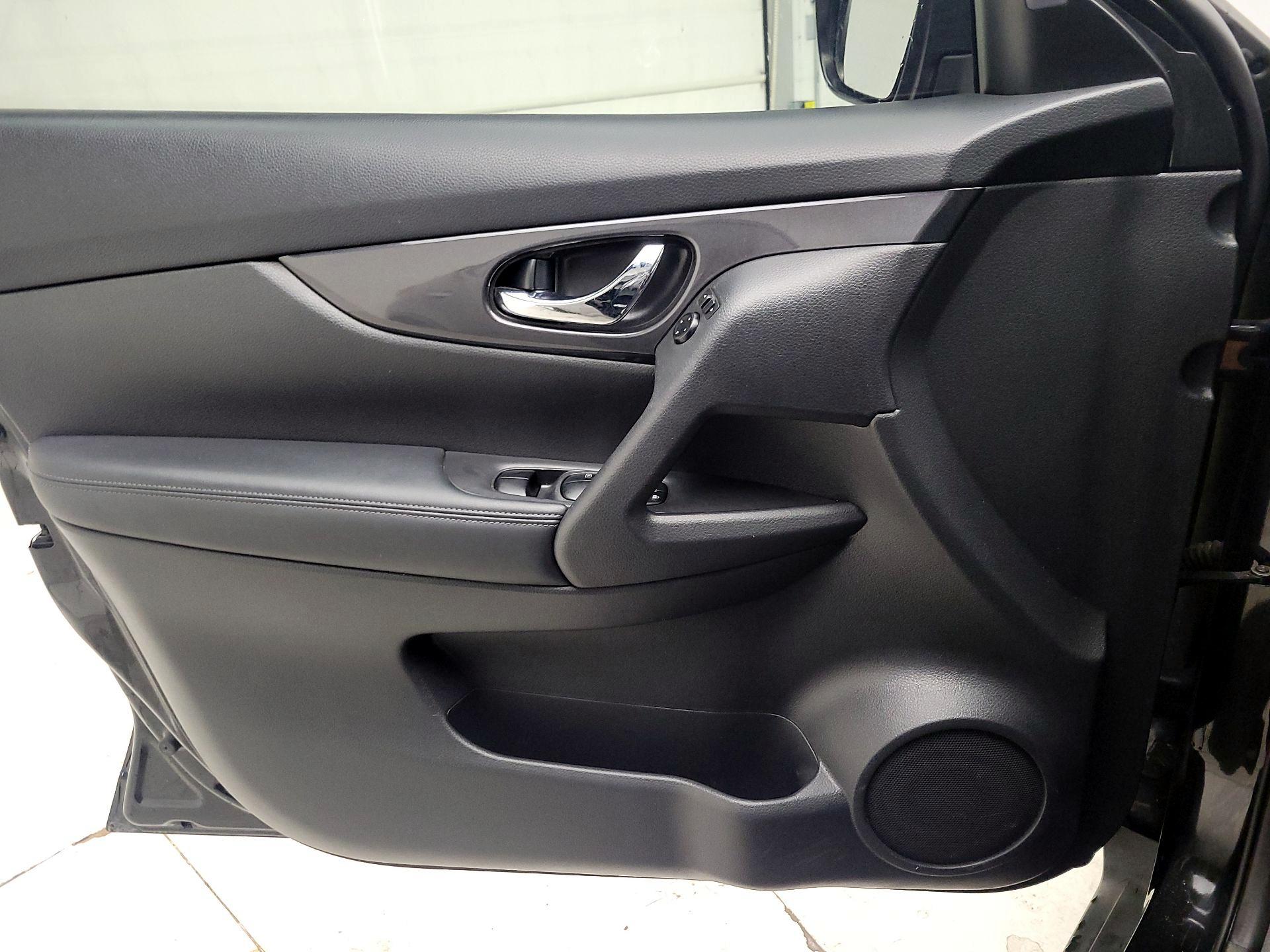 Thumbnail: 2017 Nissan Rogue - 10