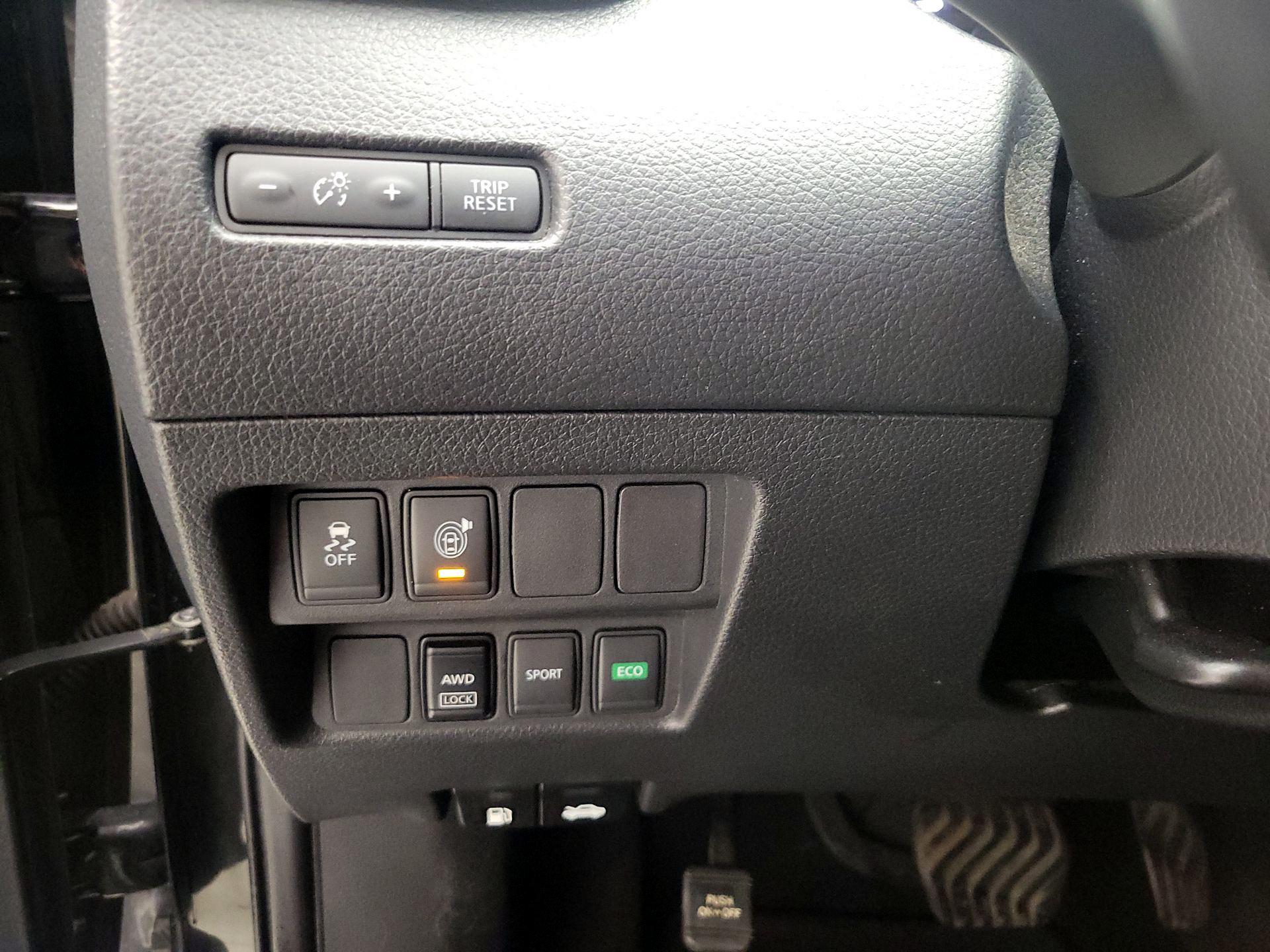 Thumbnail: 2017 Nissan Rogue - 11