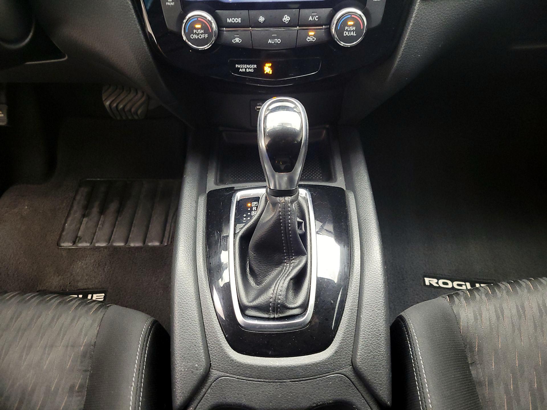 Thumbnail: 2017 Nissan Rogue - 15