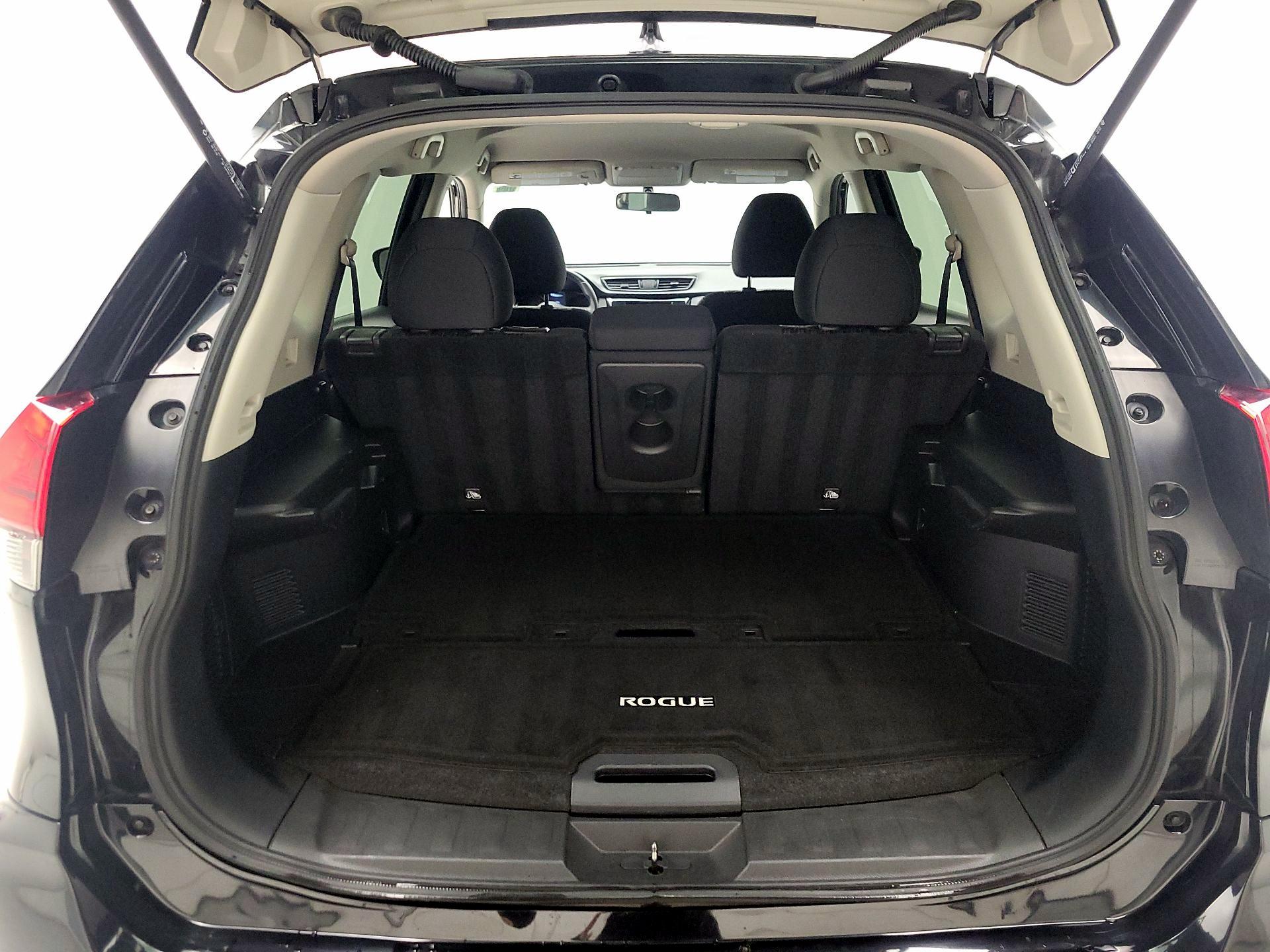 Thumbnail: 2017 Nissan Rogue - 18