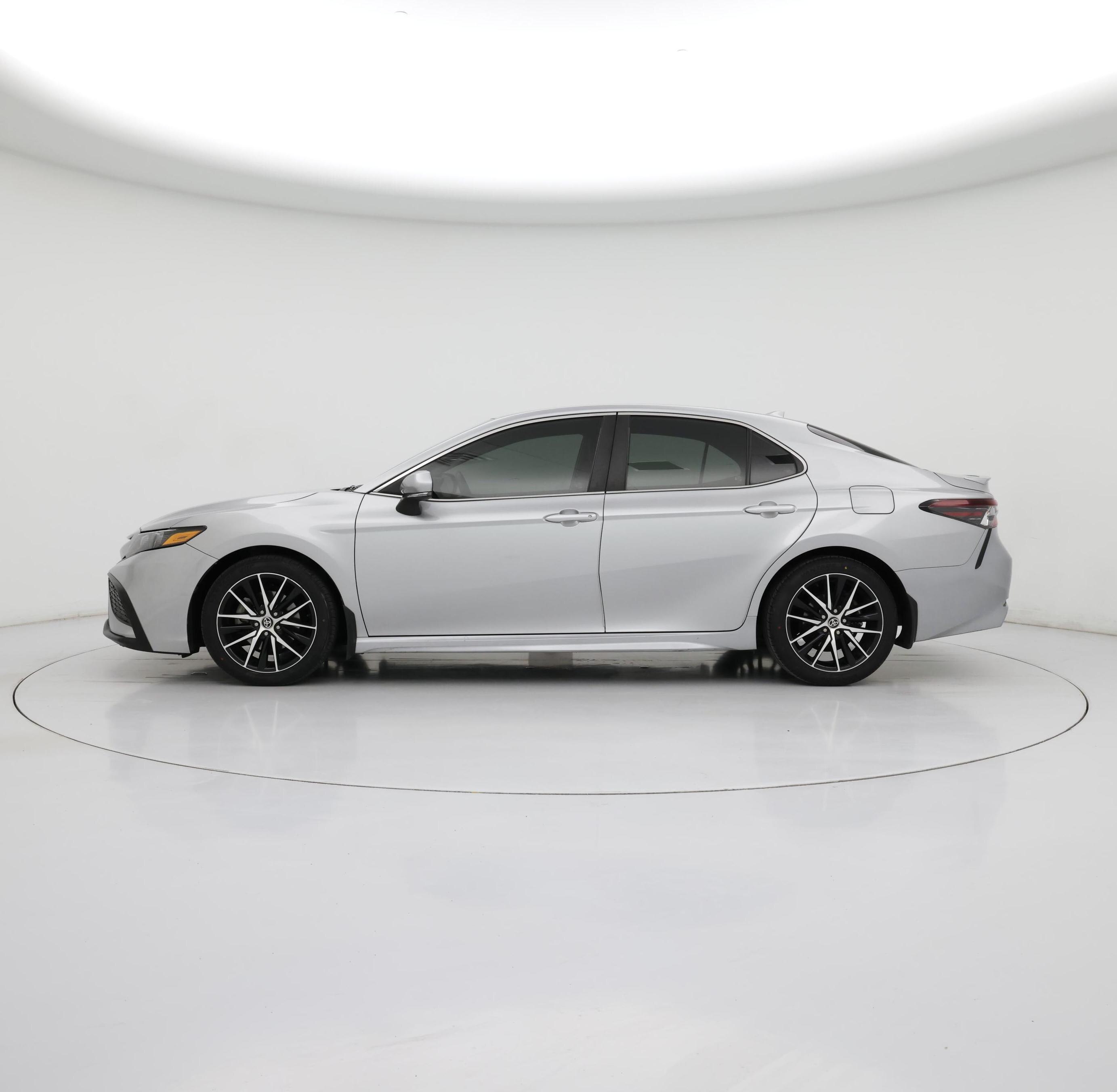 Thumbnail: 2022 Toyota Camry - 3