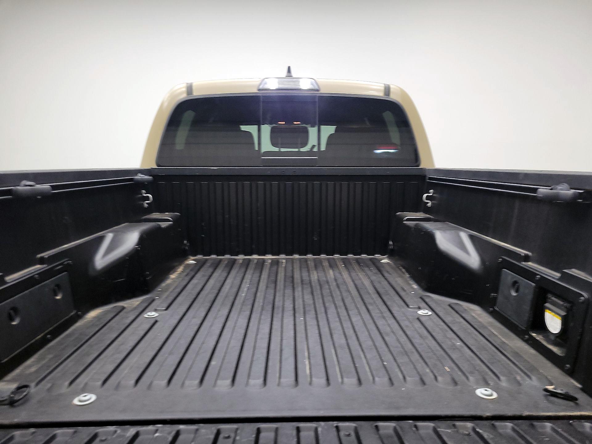 Thumbnail: 2017 Toyota Tacoma - 20