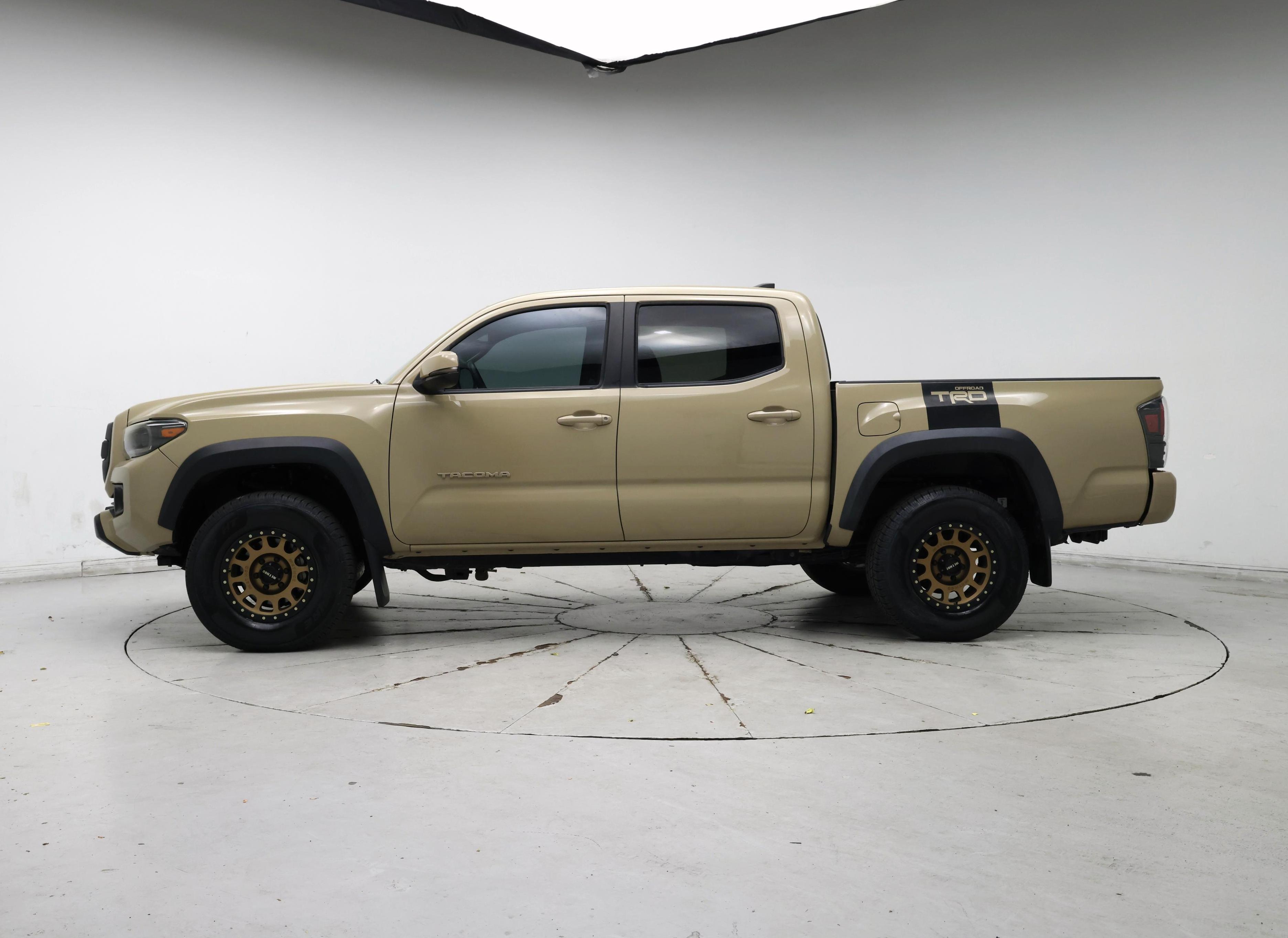 Thumbnail: 2017 Toyota Tacoma - 3