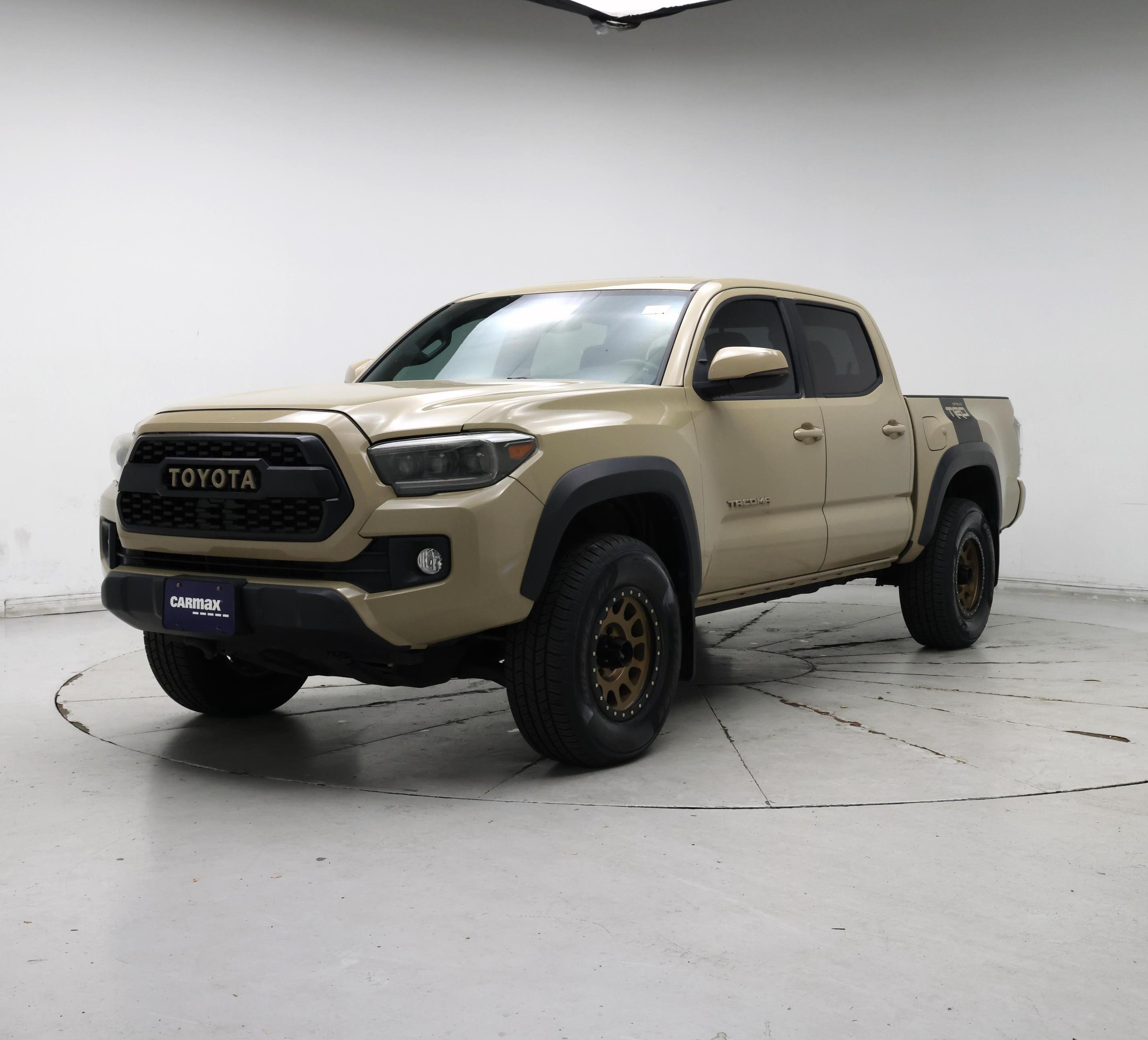 Thumbnail: 2017 Toyota Tacoma - 4